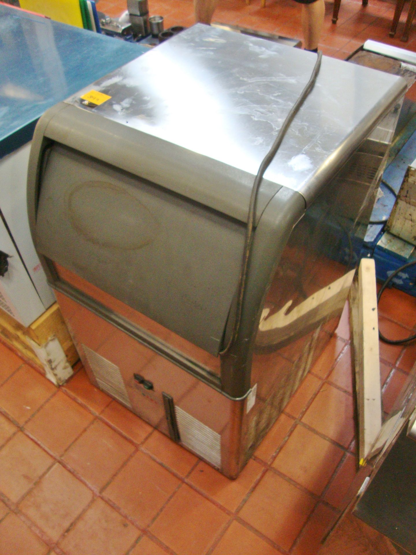 Scotsman EC106 floorstanding stainless steel commercial ice machine - Image 4 of 5