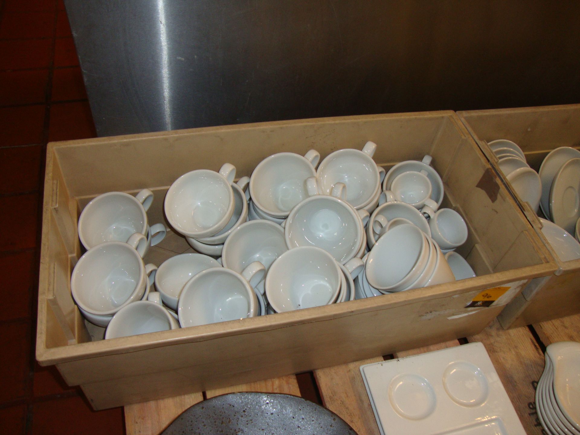 The contents of a pallet of assorted crockery, cups & saucers - beige crates excluded - Image 5 of 7