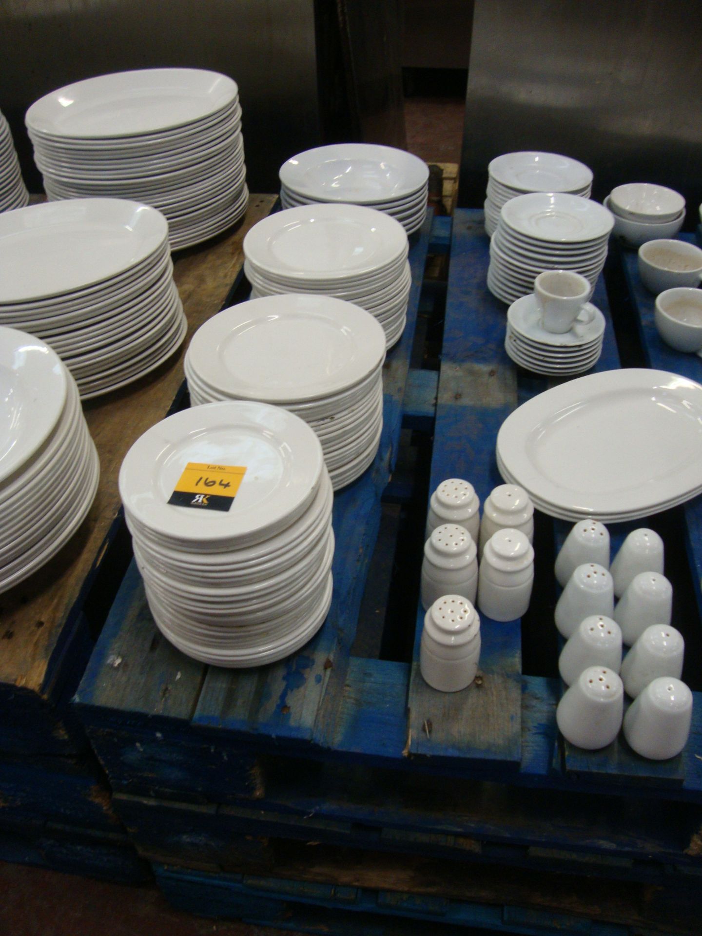 The contents of a pallet of assorted plates, cups, saucers, condiment sets, baskets & more - Image 2 of 5