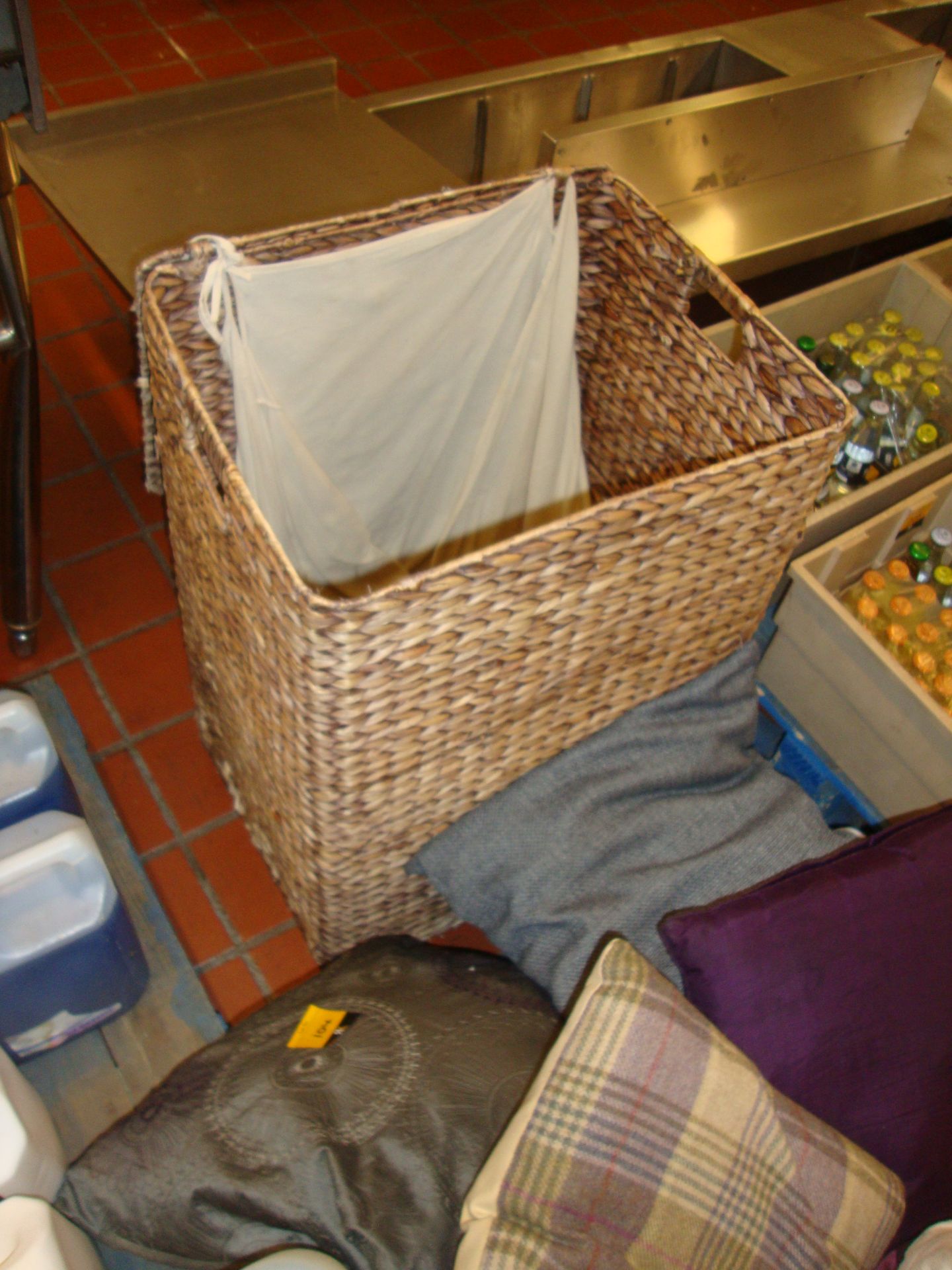 Large wicker basket plus quantity of cushions - Image 3 of 4