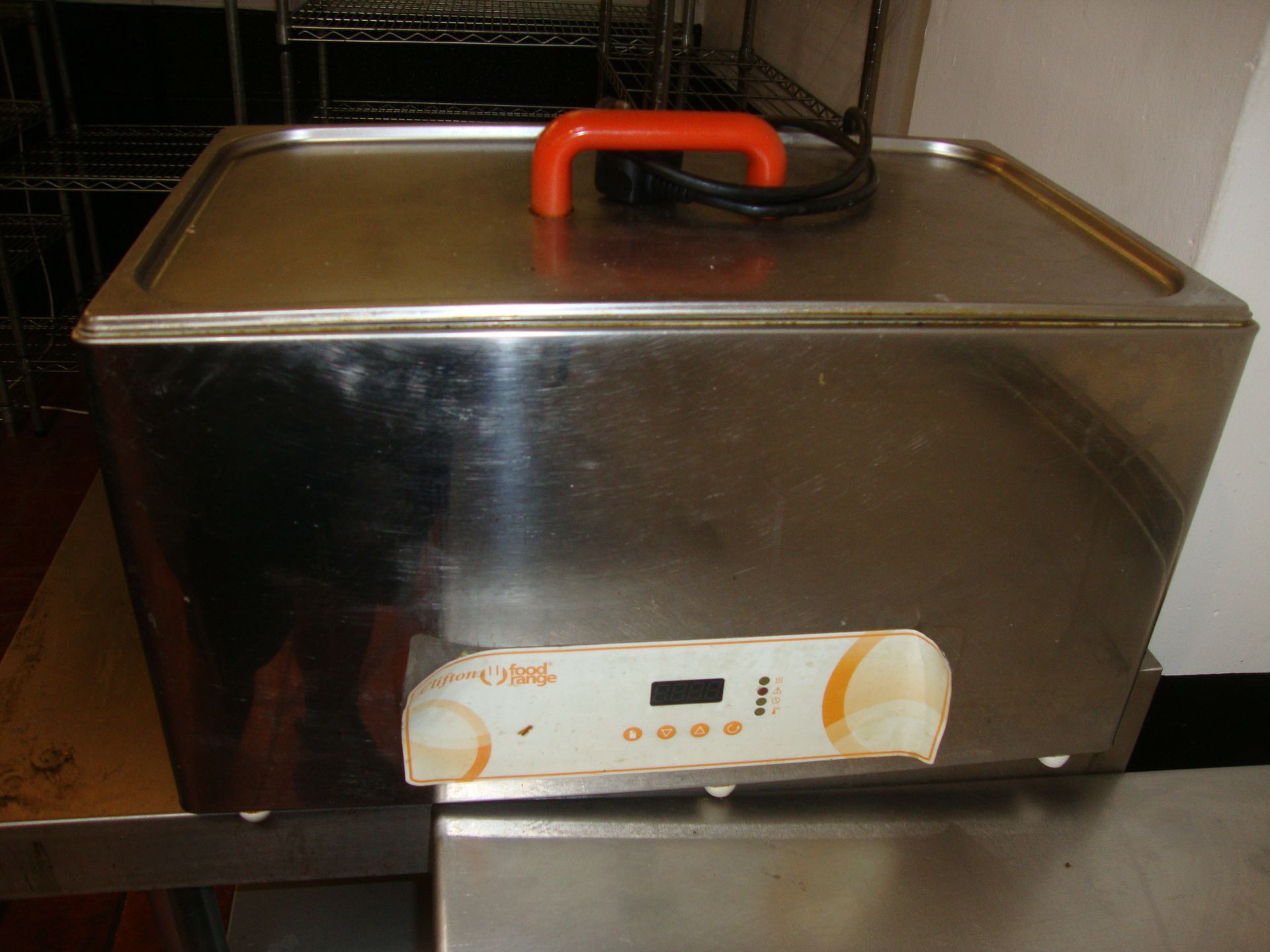 Clifton food range bench top stainless steel water bath with digital controls - Image 3 of 7