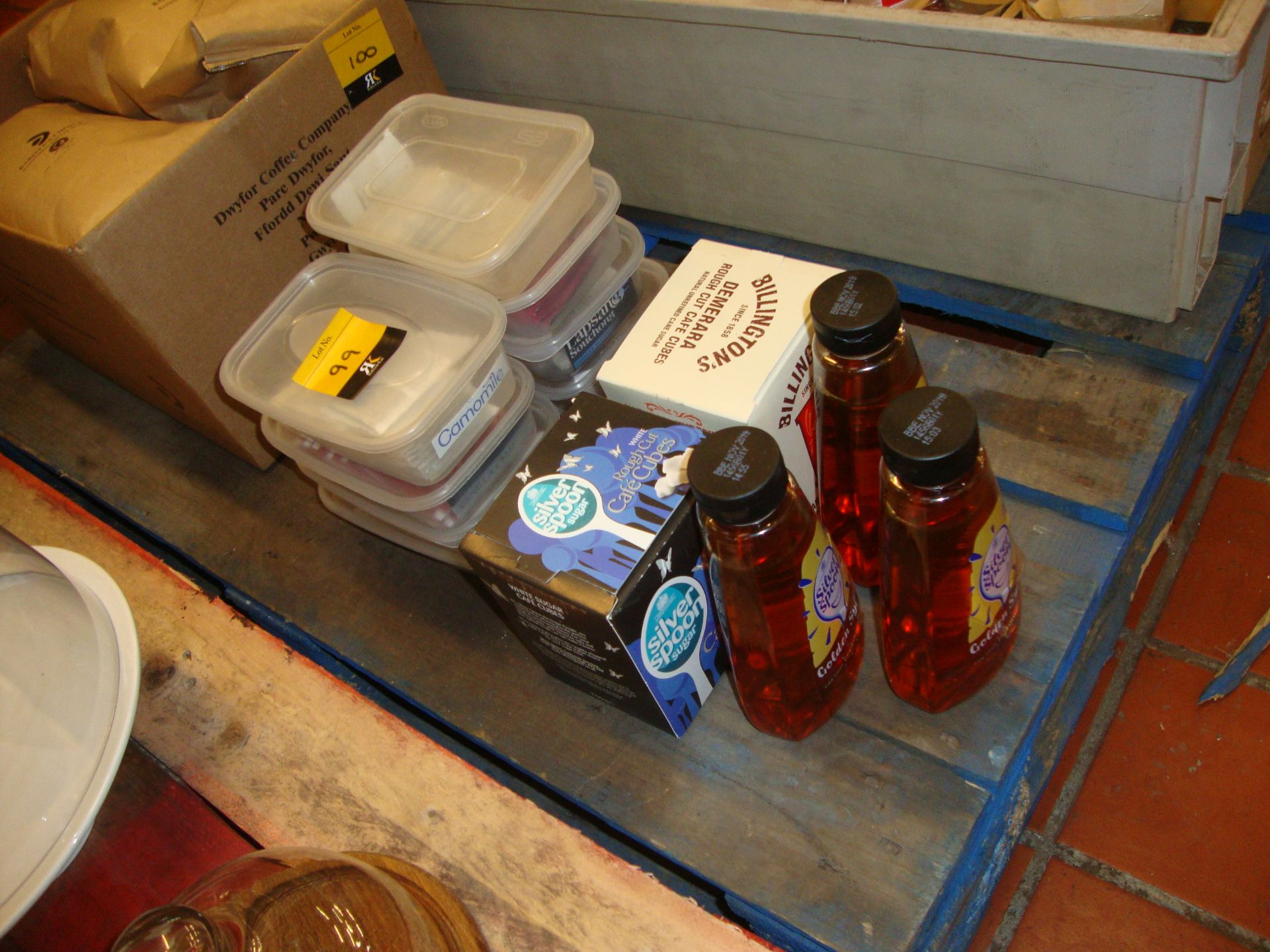 Row of assorted syrup, sugar & teabags - Image 2 of 3