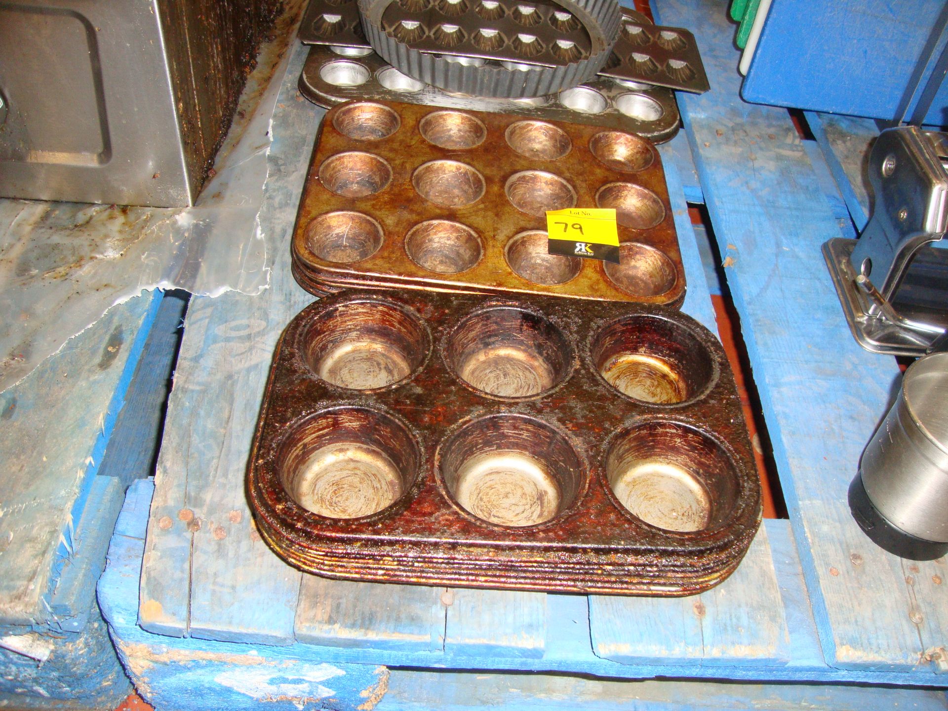 Row of assorted cake tins & similar - Image 2 of 3