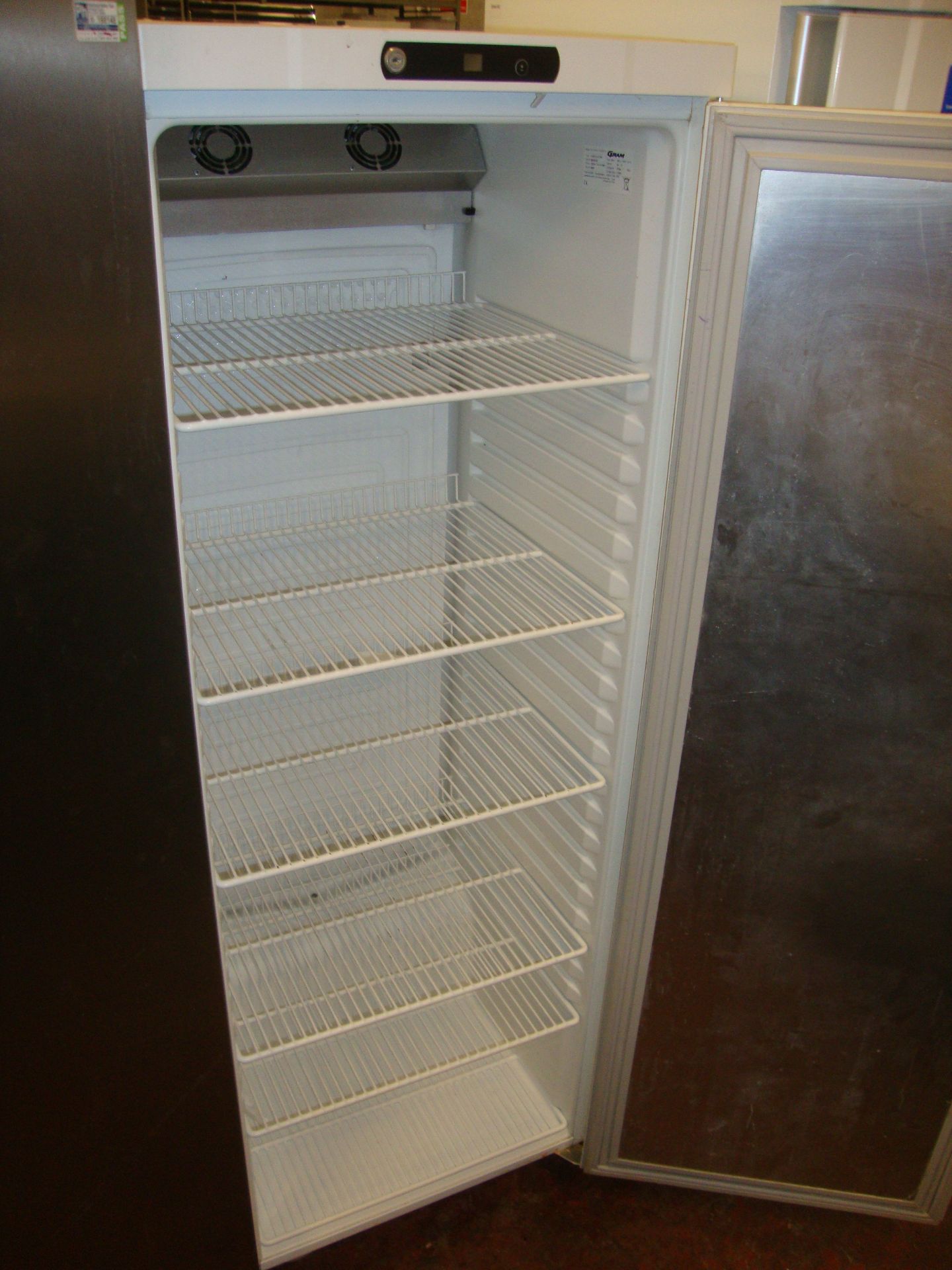 Gram K400 LUHC6W mobile tall fridge - Image 3 of 3