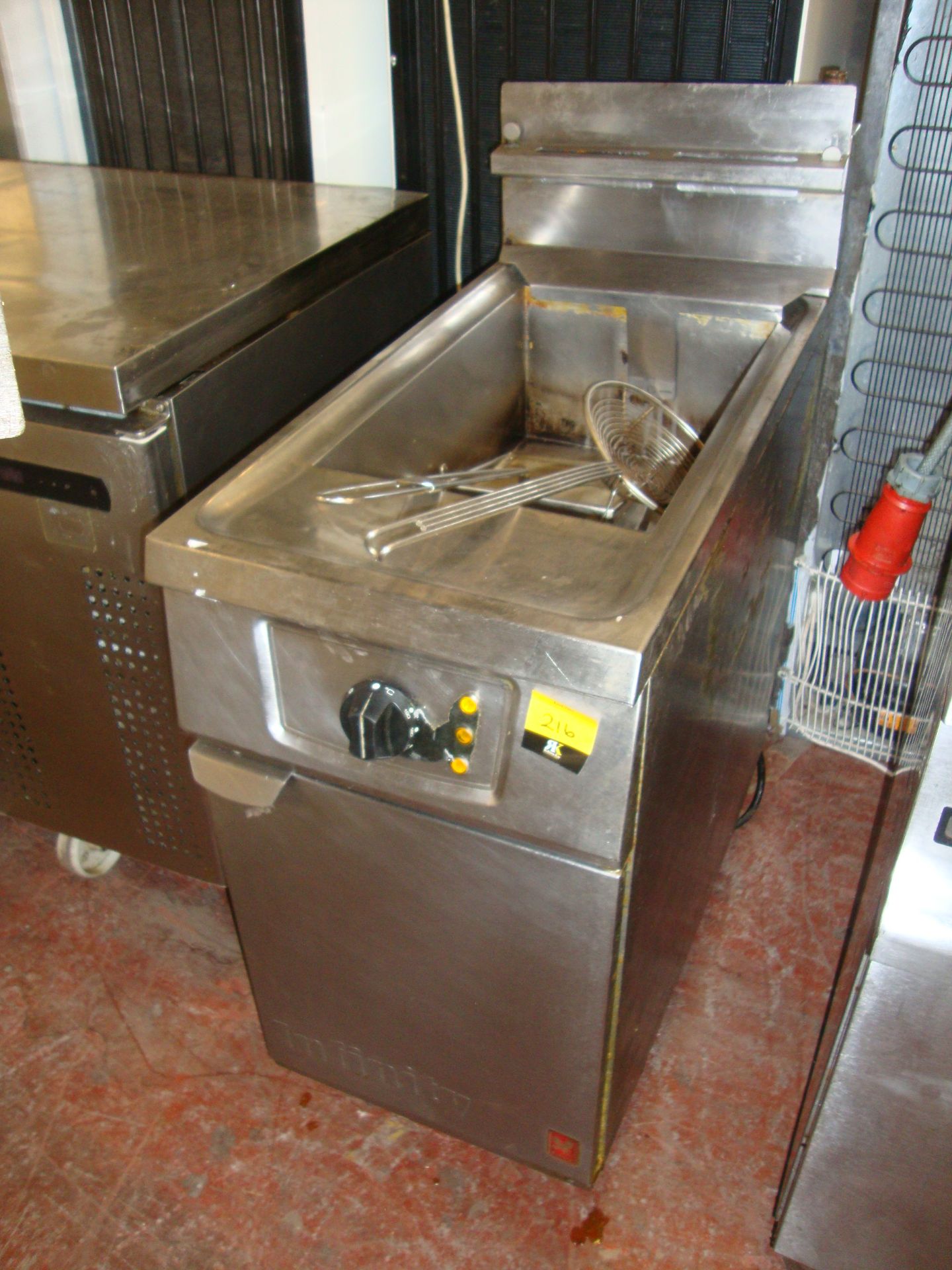 Infinity stainless steel floorstanding deep fat fryer - Image 3 of 3