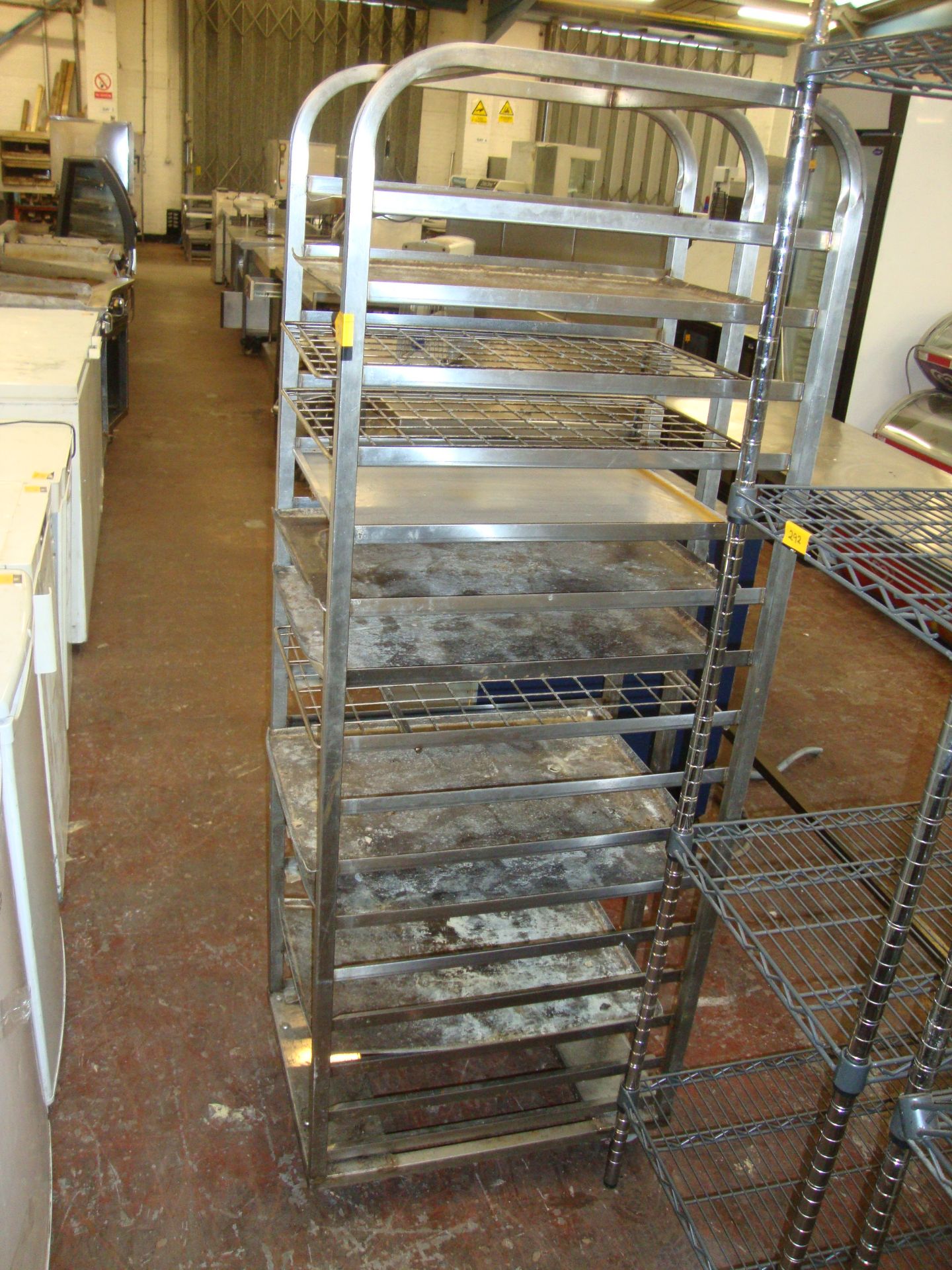 Baker's trolley with trays - Image 2 of 3