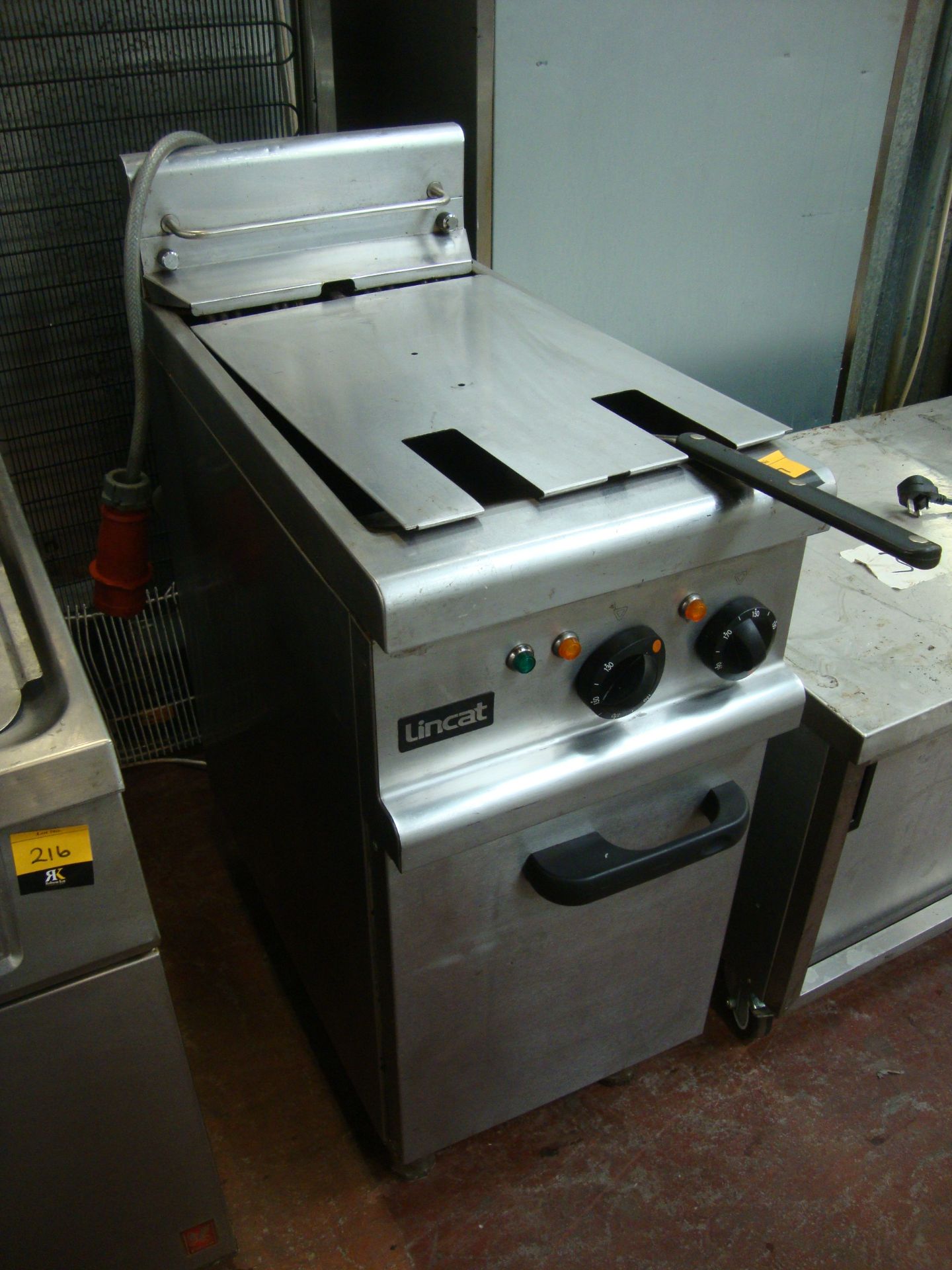 Lincat stainless steel floorstanding twin deep fat fryer - Image 2 of 5