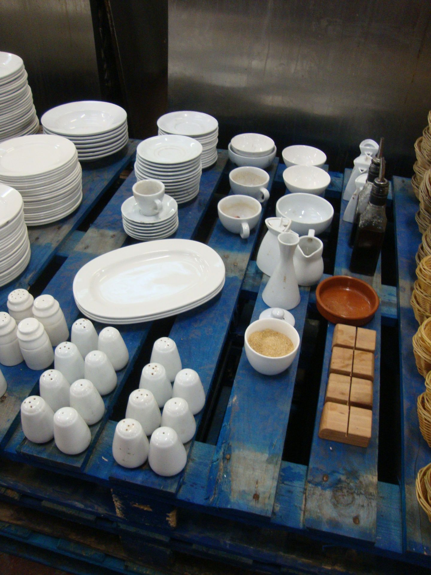 The contents of a pallet of assorted plates, cups, saucers, condiment sets, baskets & more - Image 3 of 5