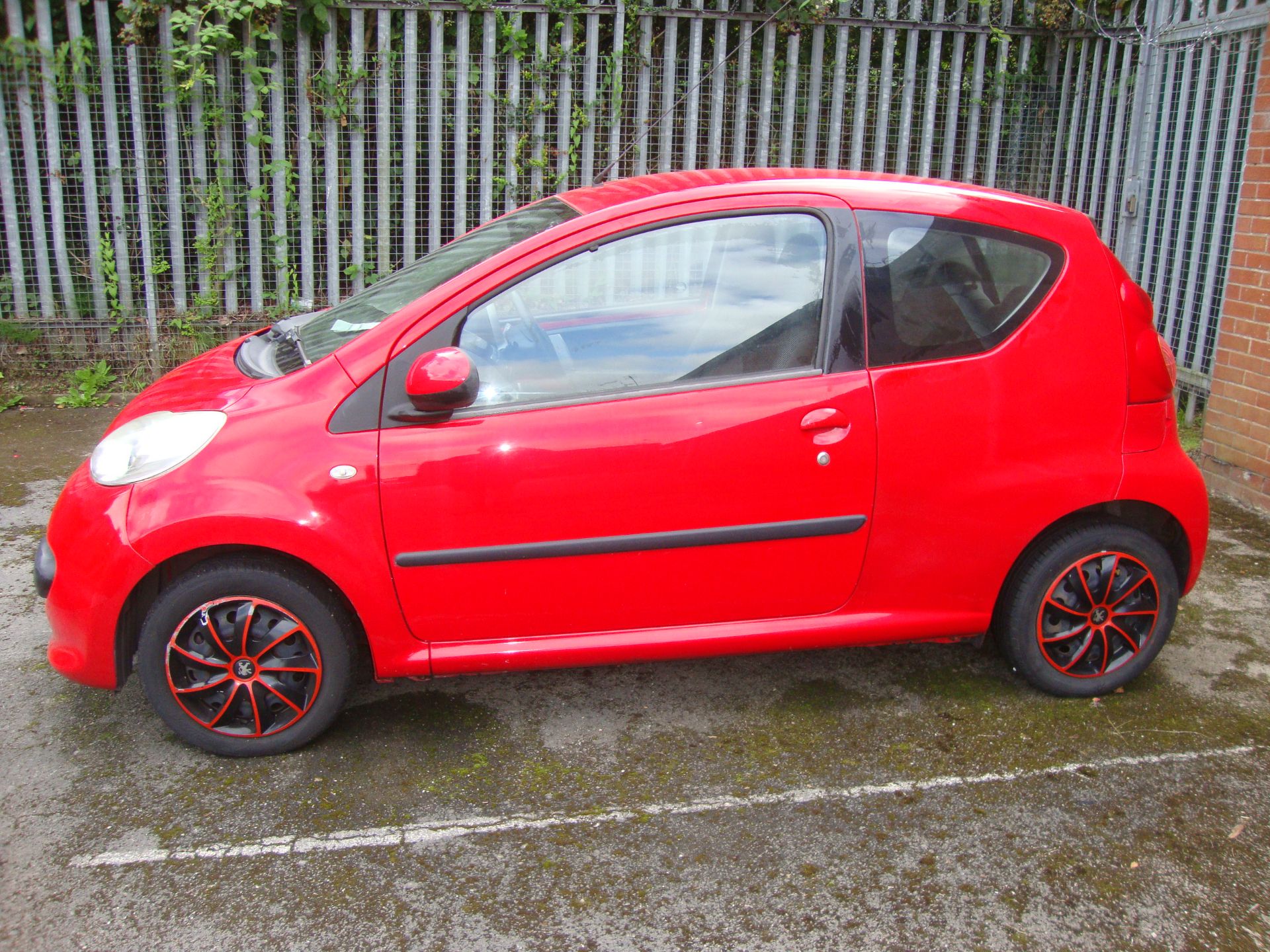 2005 Peugeot 107 Urban 3 door hatchback - one owner, just 36,000 recorded miles - Image 3 of 13