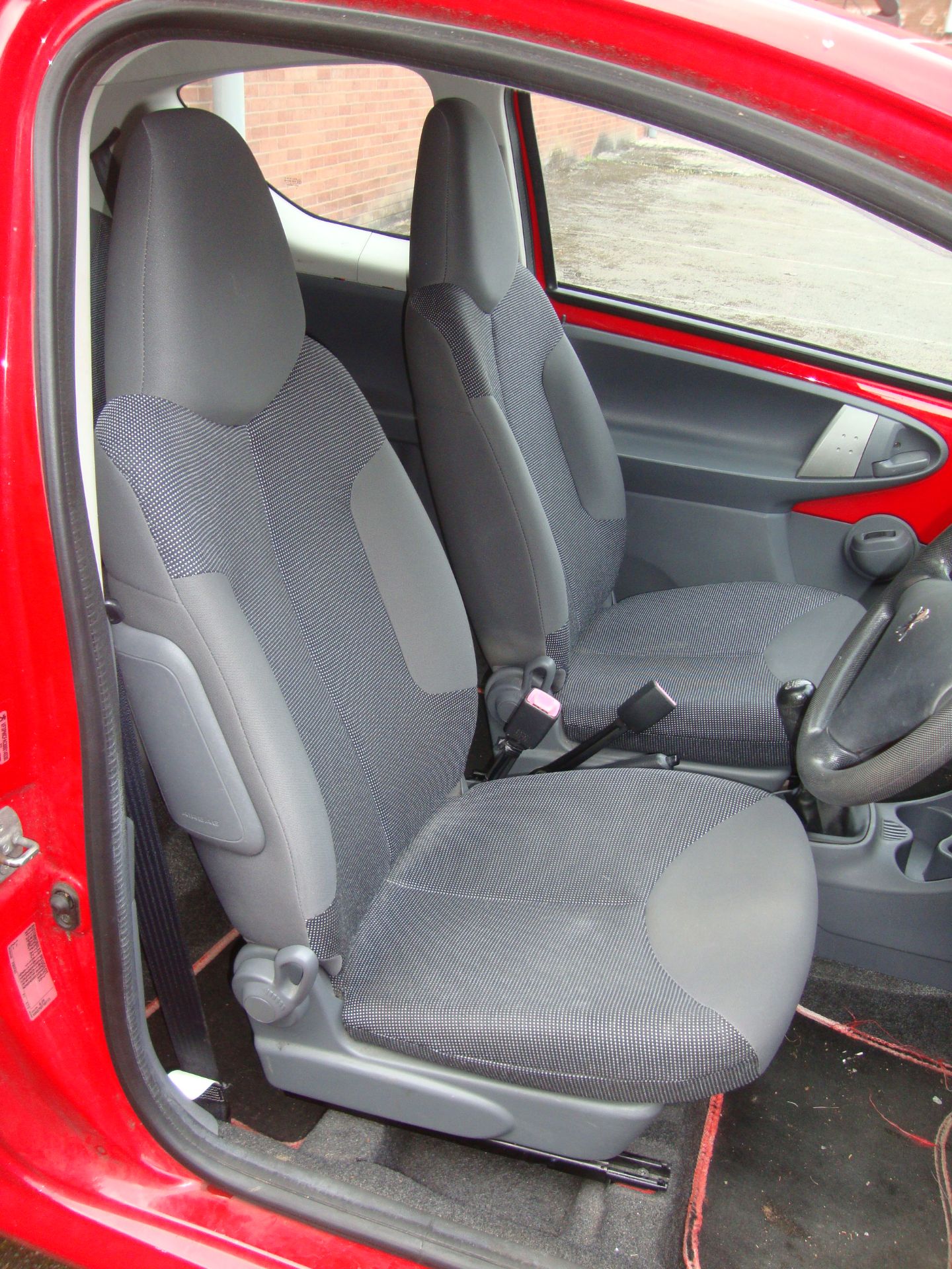 2005 Peugeot 107 Urban 3 door hatchback - one owner, just 36,000 recorded miles - Image 9 of 13