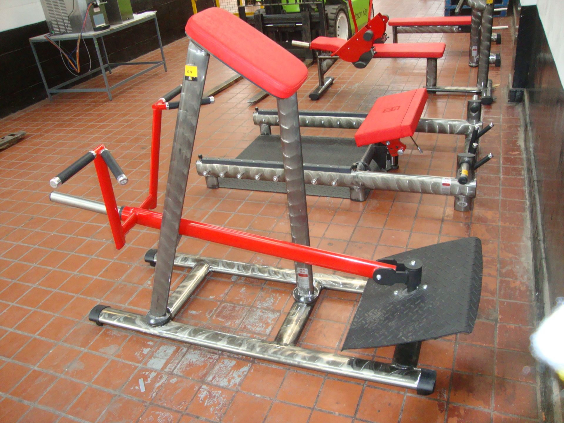 Gym 80 Sygnum Pure Kraft plate loaded T-bar-rower/chest support with chest pad & angled foot plate - Image 3 of 6