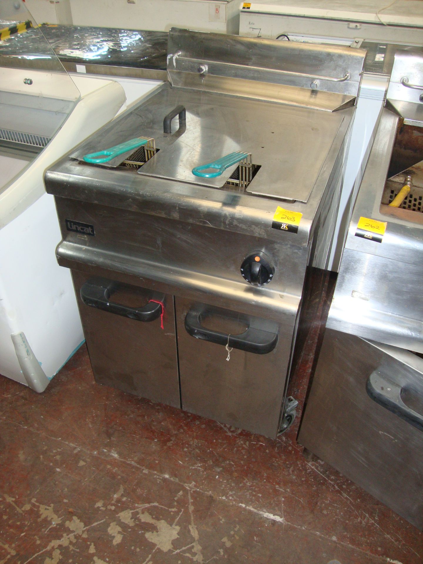 Lincat stainless steel floor standing twin deep fat fryer model OG7 107/NIMPORTANT: Please