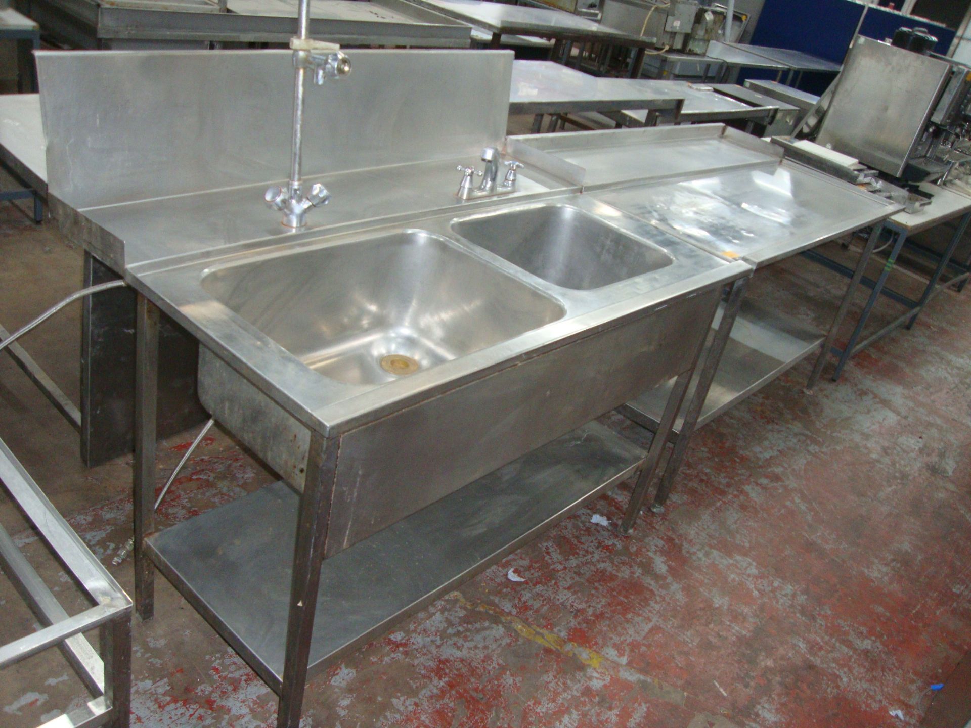 Stainless steel large twin bowl sink arrangement in two sections, the first comprising two large - Bild 2 aus 4
