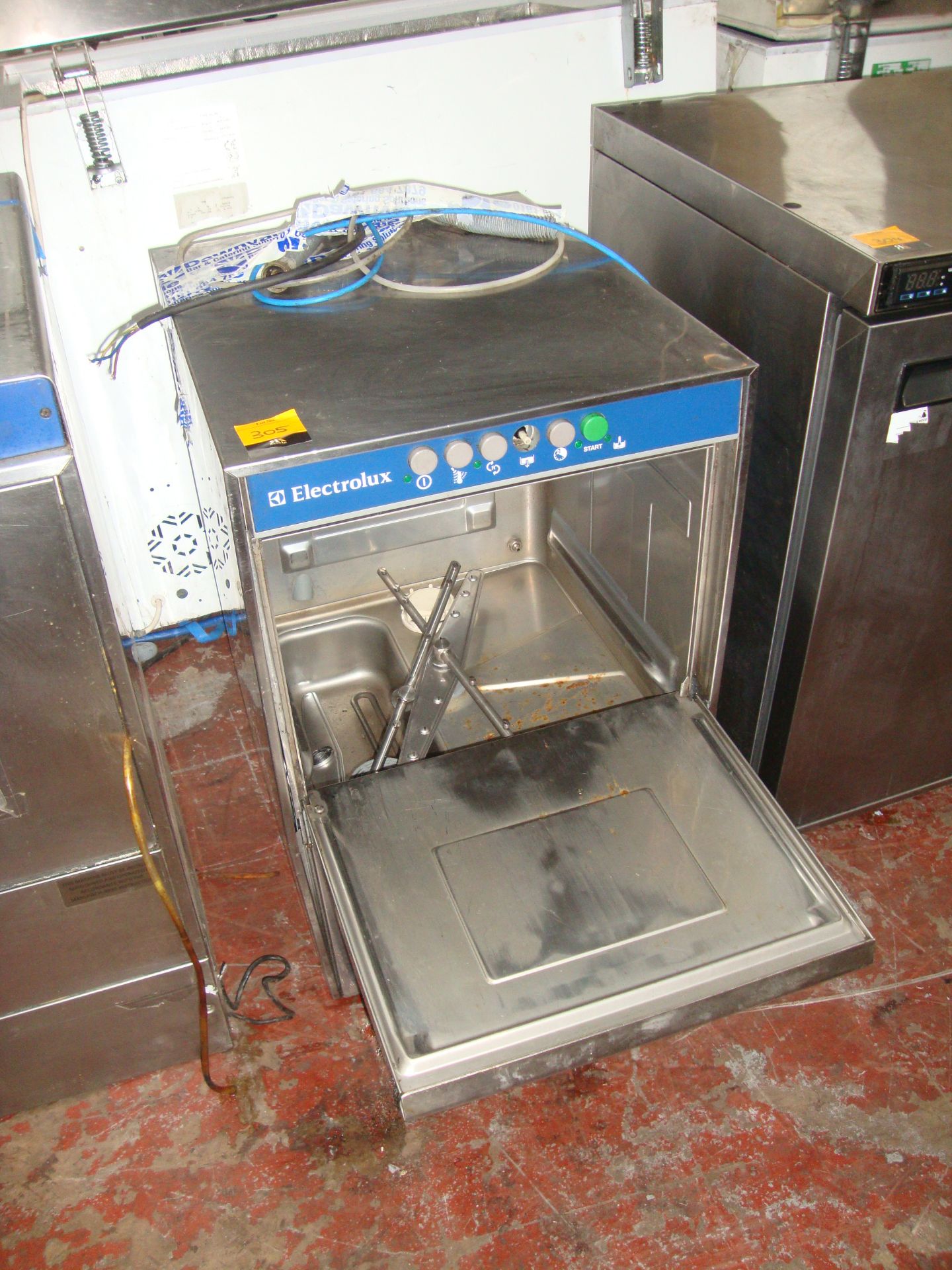 Electrolux stainless steel glass washerIMPORTANT: Please remember goods successfully bid upon must - Image 2 of 2