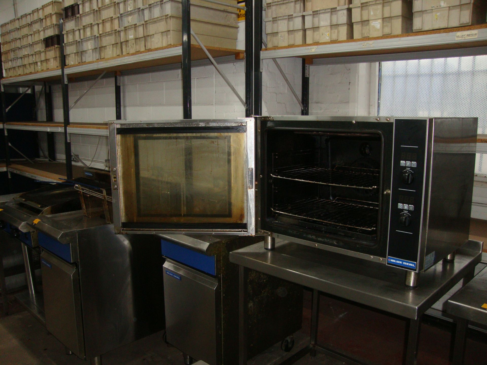 Blue Seal convection oven E31D4 plus s/s table measuring 900x815mm, total cost £1,345 + VAT when - Image 9 of 10