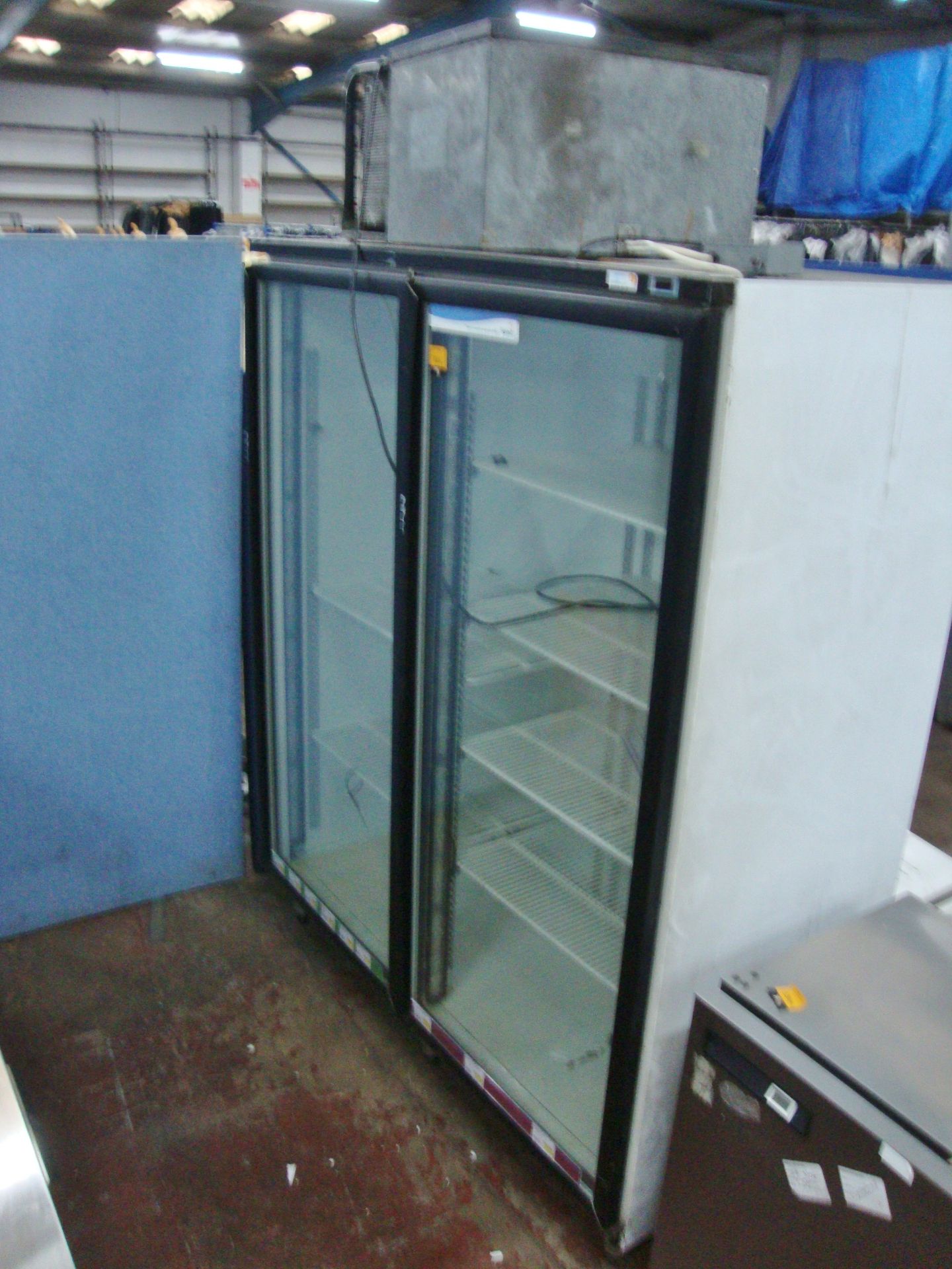 Large twin clear door display fridgeIMPORTANT: Please remember goods successfully bid upon must be - Image 2 of 2