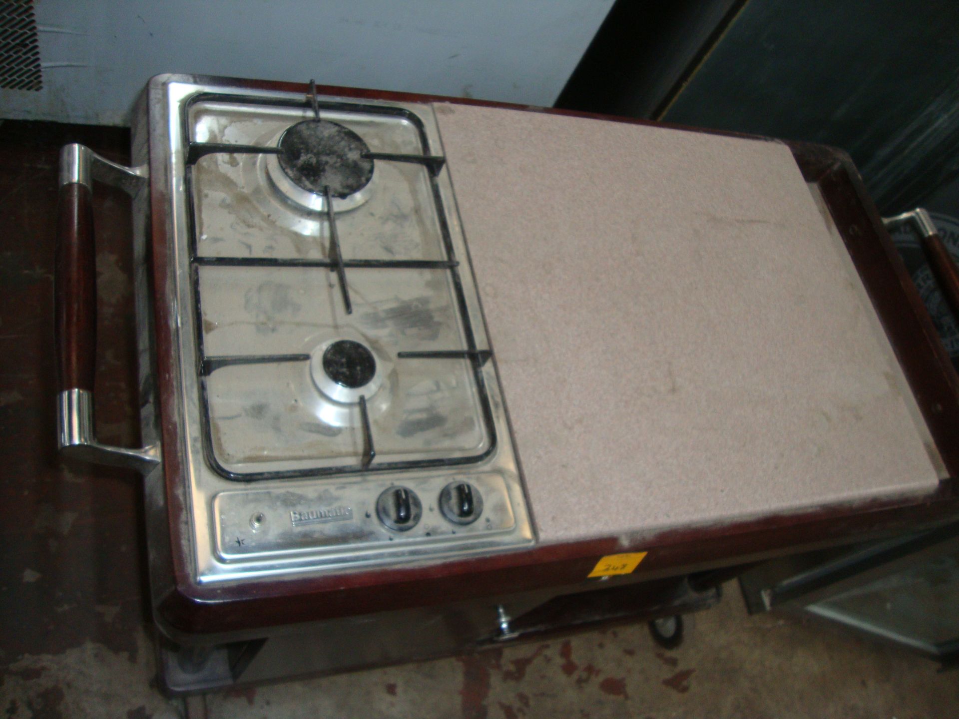 Baumatic serving trolley with built-in twin gas hobIMPORTANT: Please remember goods successfully bid - Image 3 of 3
