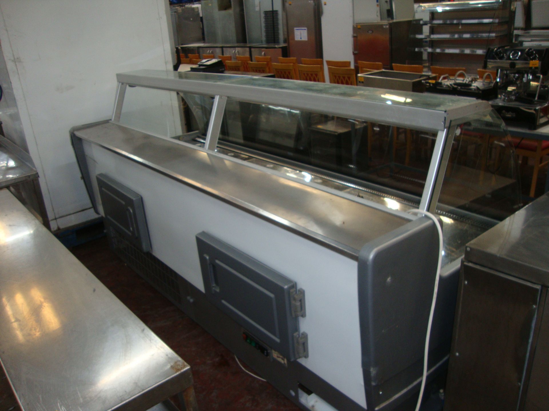 Large stainless steel and curved glass front display fridgeIMPORTANT: Please remember goods - Image 7 of 9
