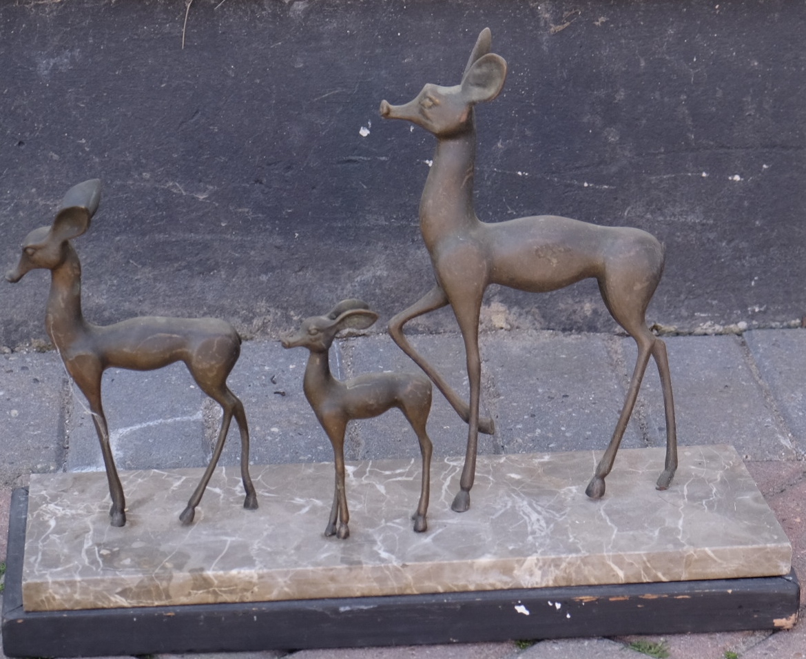 Unknown artist - 2 Deer and a Fawn. Bronze sculpture on marble base. Base measures 18" x 6". This - Image 3 of 4