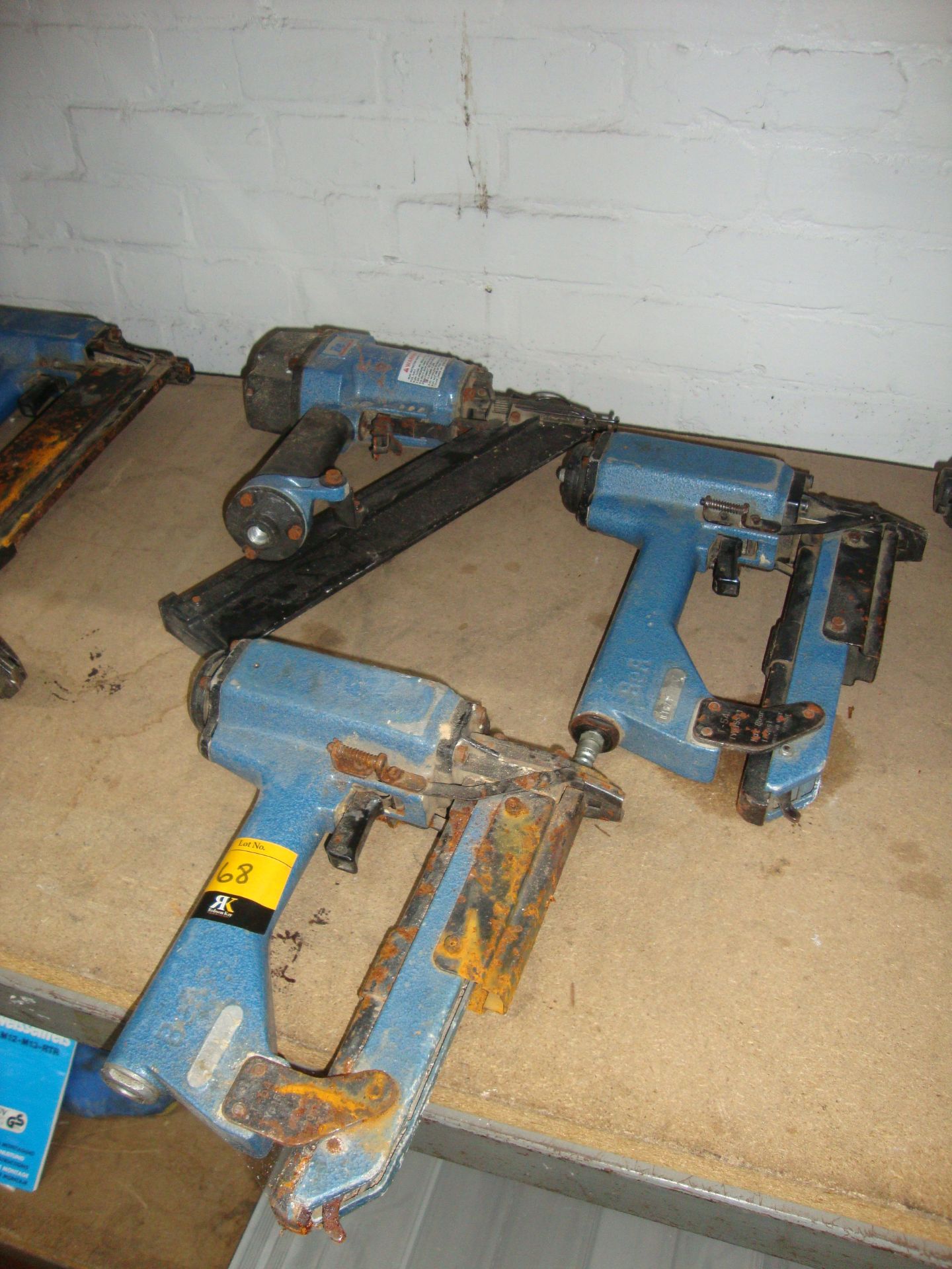 3 off assorted heavy duty air operated nailers IMPORTANT: Please remember goods successfully bid - Image 2 of 3