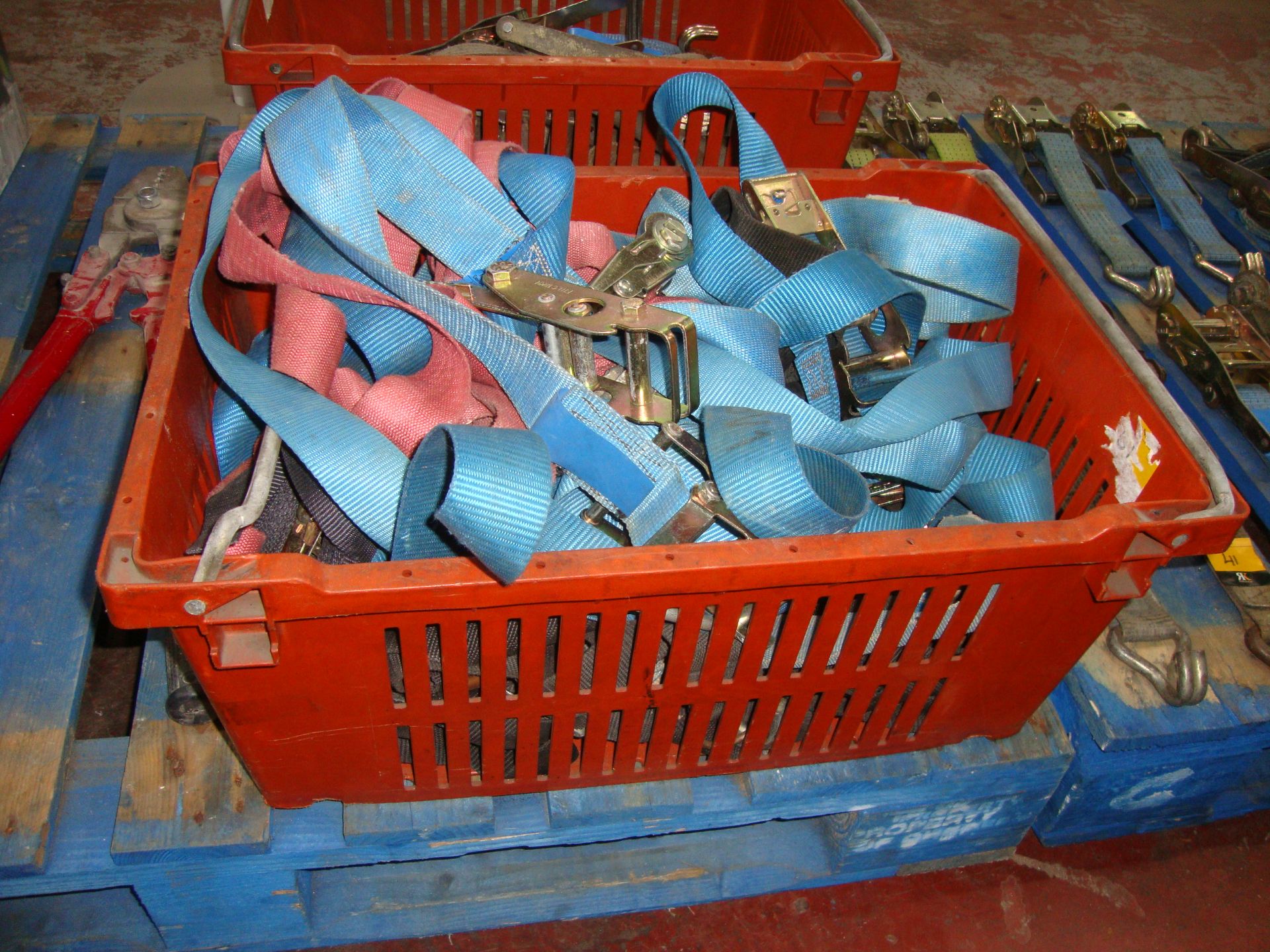 The contents of 2 crates of assorted ratchet straps IMPORTANT: Please remember goods successfully - Image 6 of 6