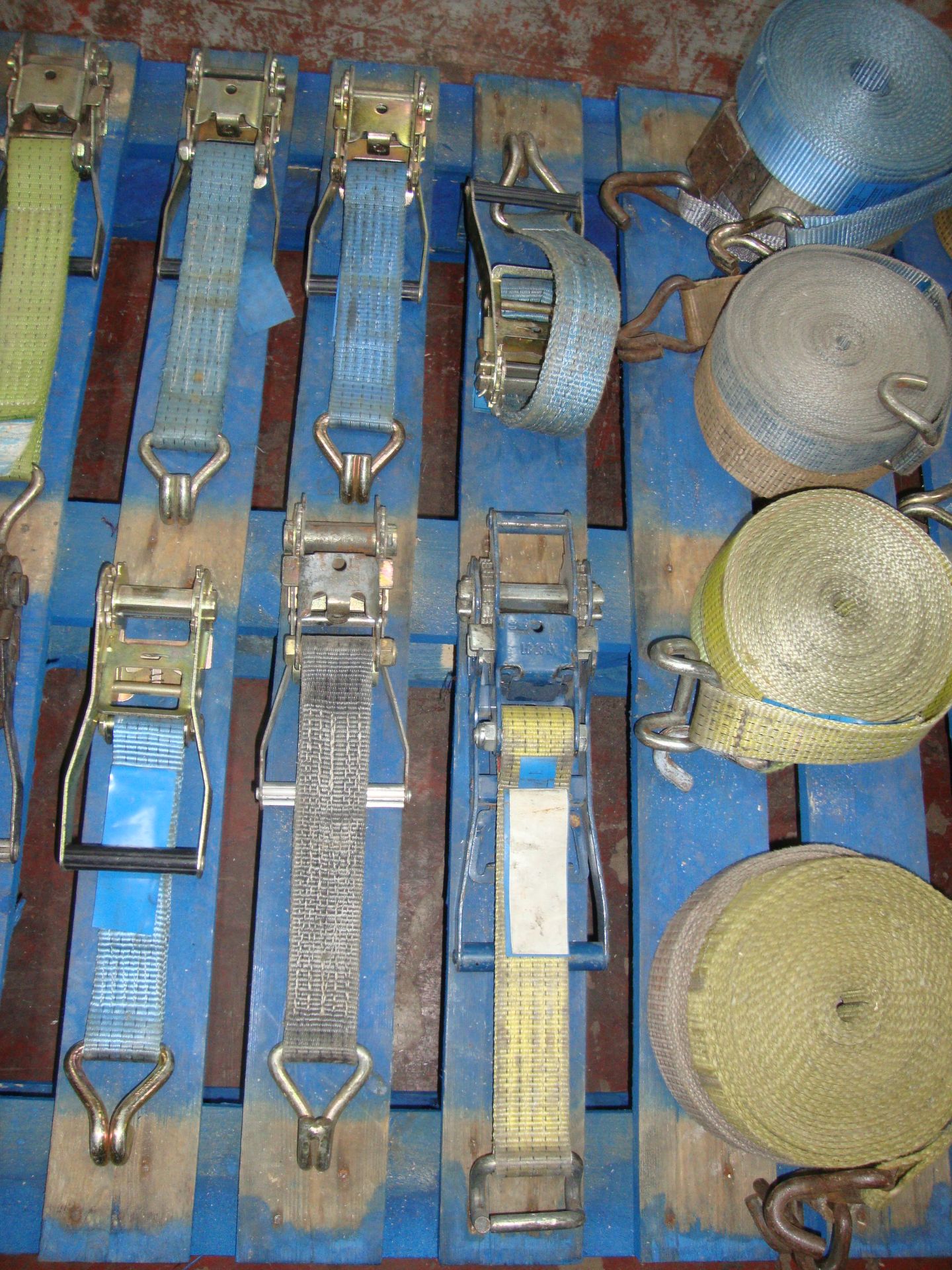 The contents of a pallet of assorted ratchet straps IMPORTANT: Please remember goods successfully - Image 3 of 4