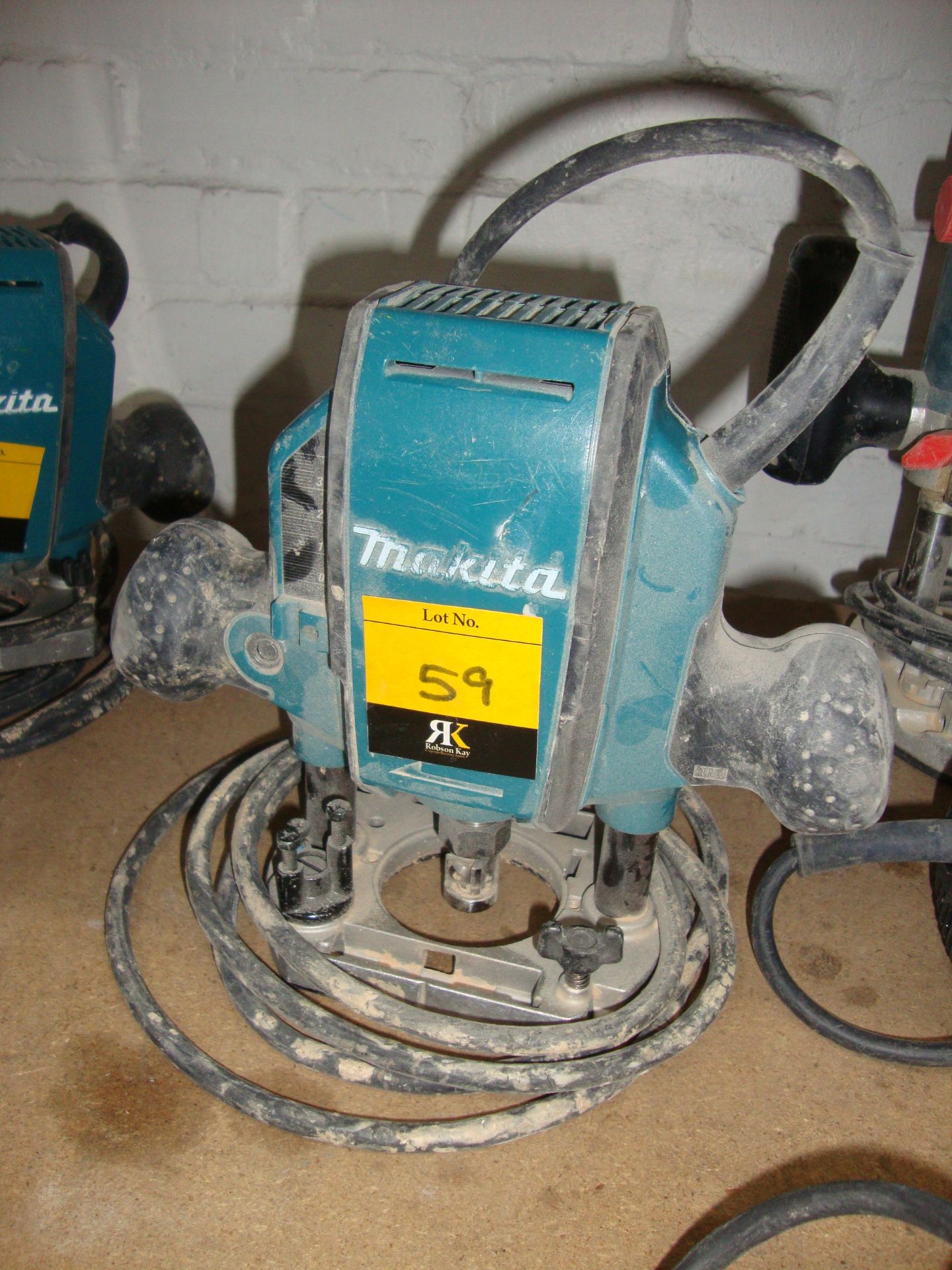 Makita handheld electric router model RP0900 IMPORTANT: Please remember goods successfully bid