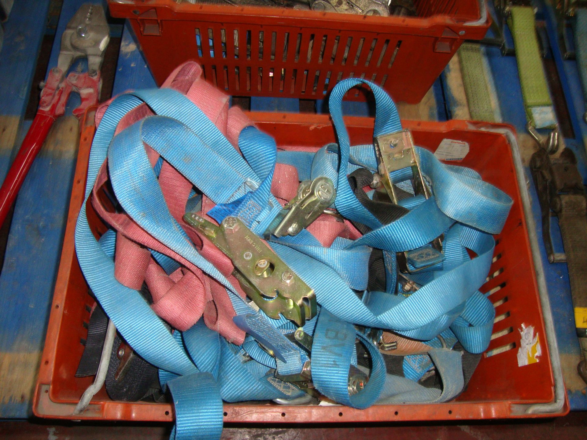 The contents of 2 crates of assorted ratchet straps IMPORTANT: Please remember goods successfully - Image 5 of 6