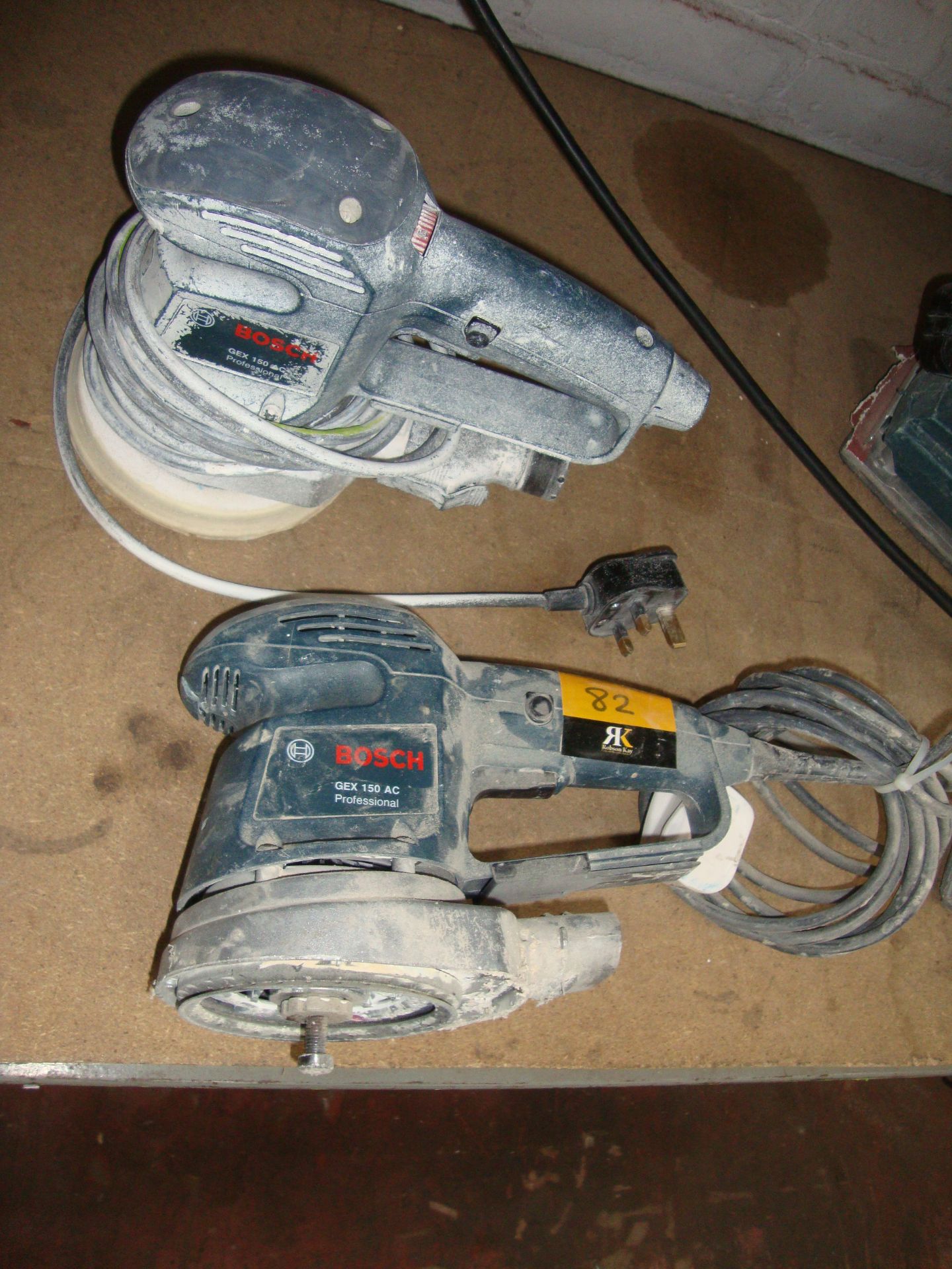 2 off Bosch model GEX150AC electric sanders IMPORTANT: Please remember goods successfully bid upon - Image 2 of 3