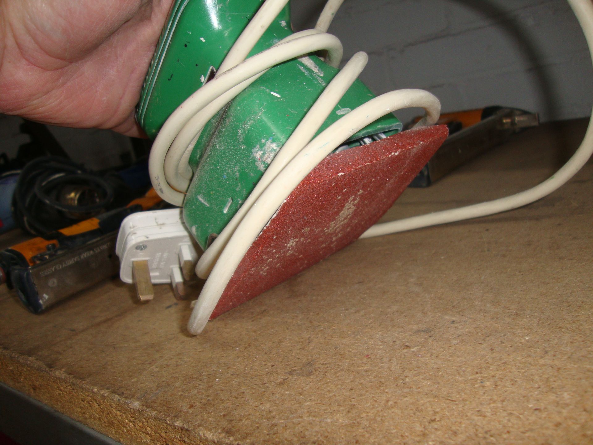 Hitachi compact electric sander IMPORTANT: Please remember goods successfully bid upon must be - Image 3 of 3