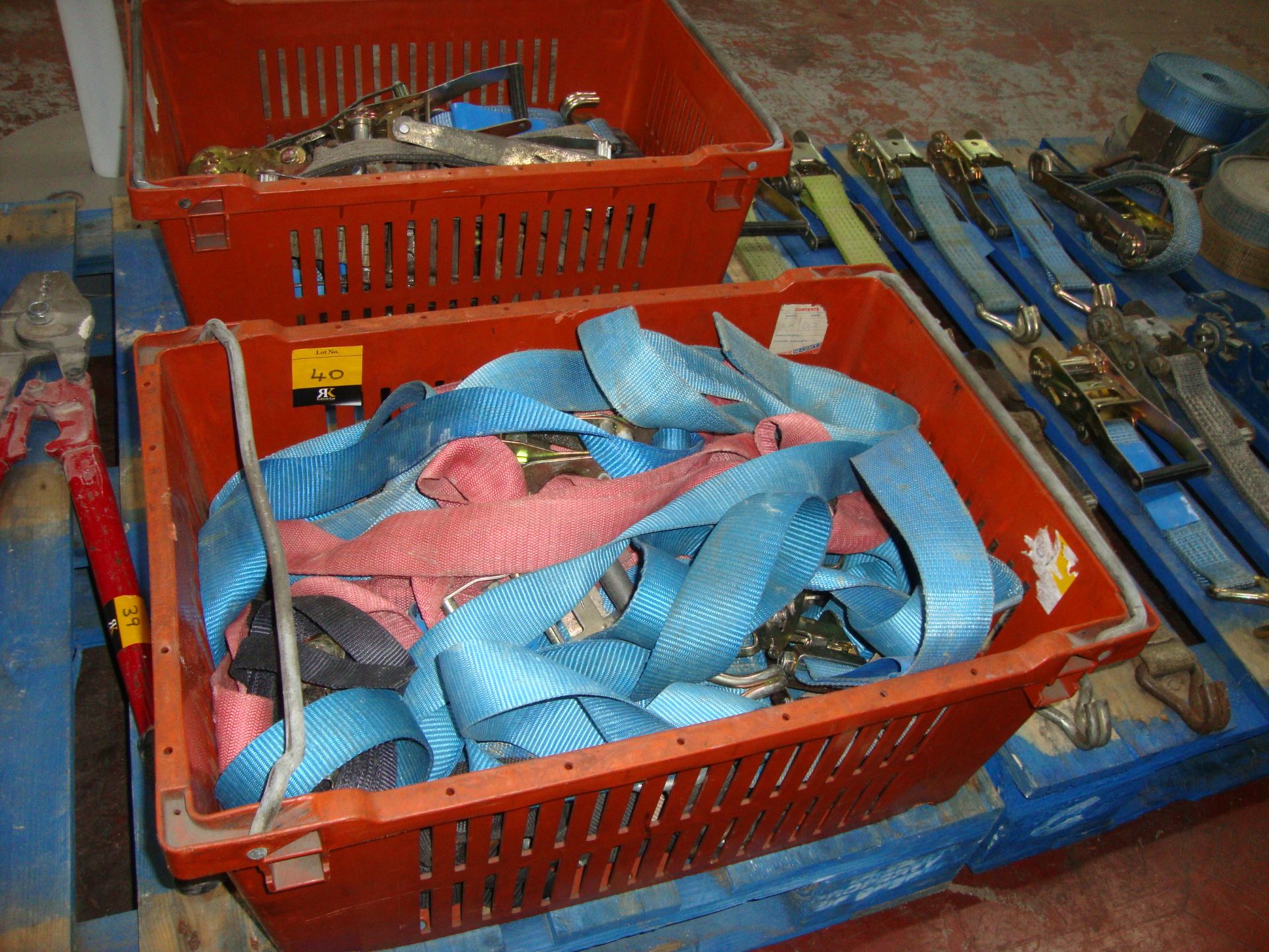 The contents of 2 crates of assorted ratchet straps IMPORTANT: Please remember goods successfully - Image 3 of 6