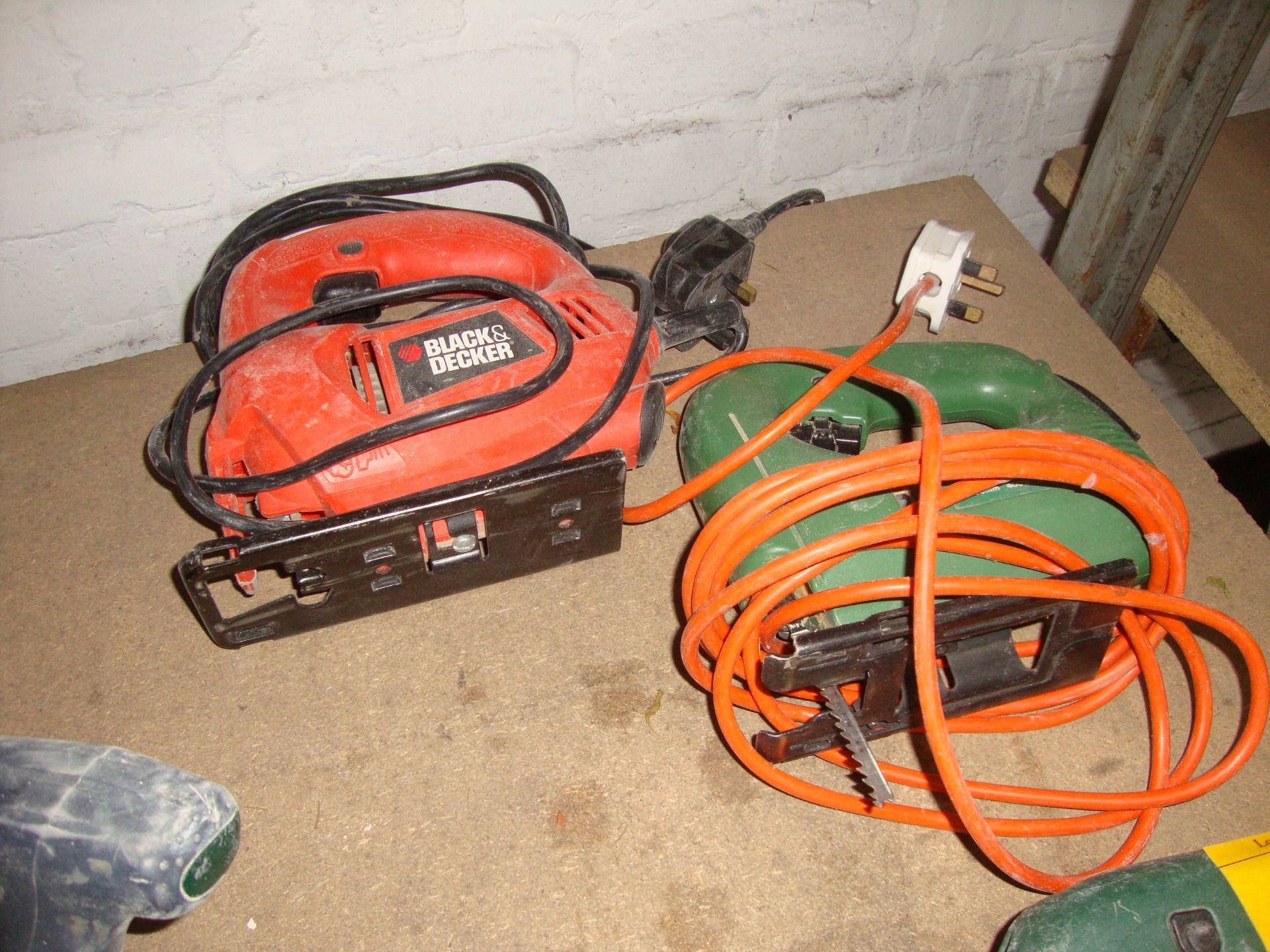 3 off assorted electric jig saws by Bosch, Hitachi and Black & Decker IMPORTANT: Please remember - Image 3 of 3