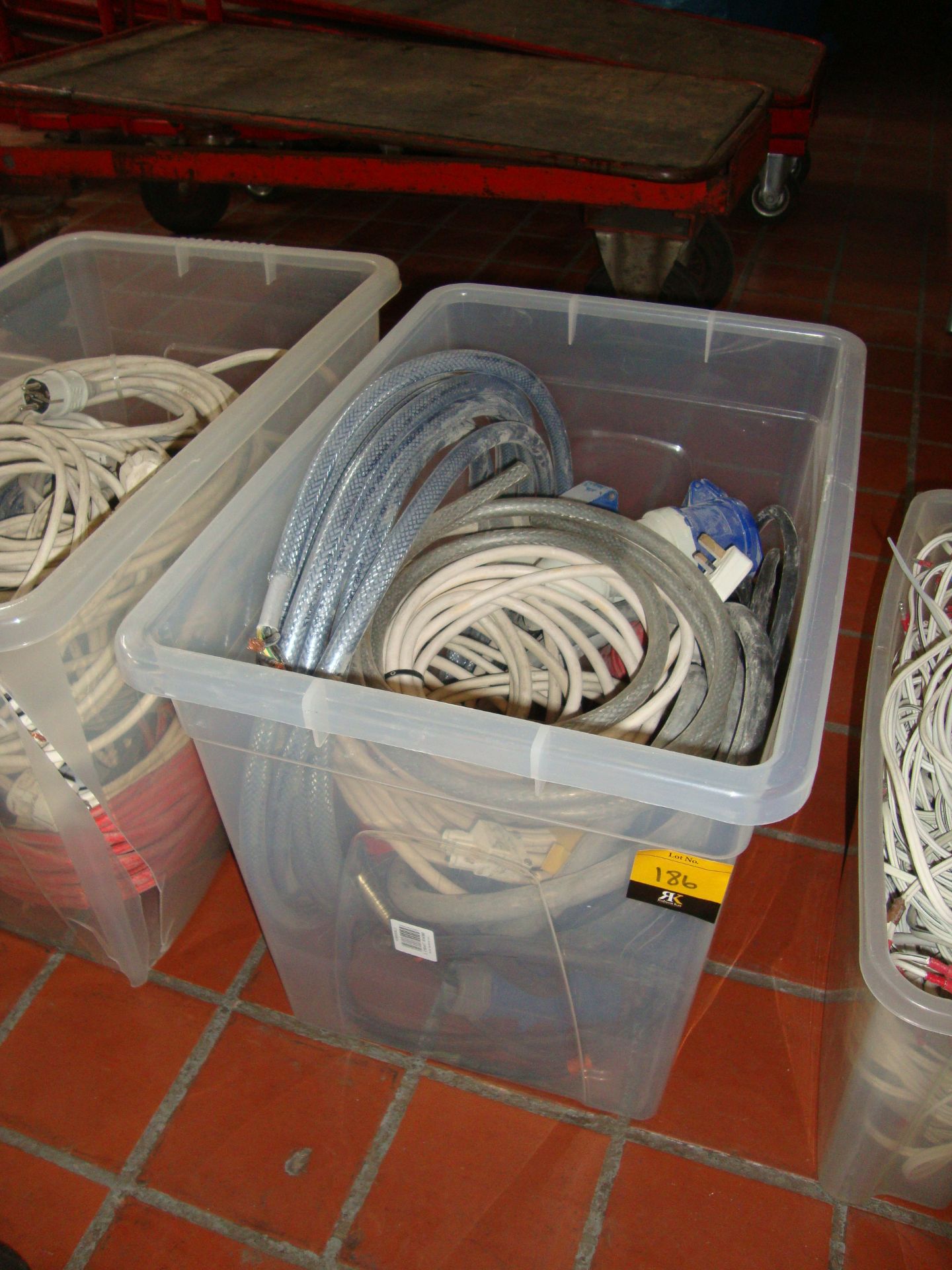 The contents of a crate of assorted mostly heavy duty power cables IMPORTANT: Please remember - Image 3 of 3