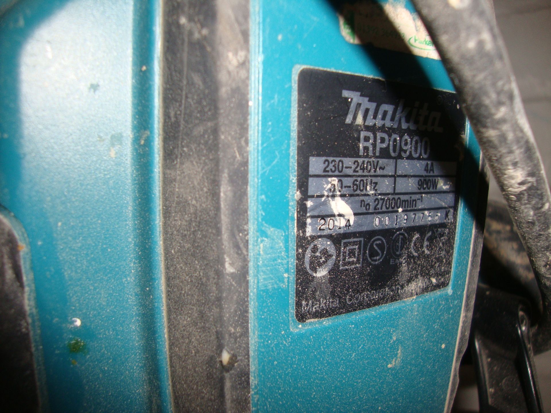 Makita handheld electric router model RP0900 IMPORTANT: Please remember goods successfully bid - Image 3 of 3