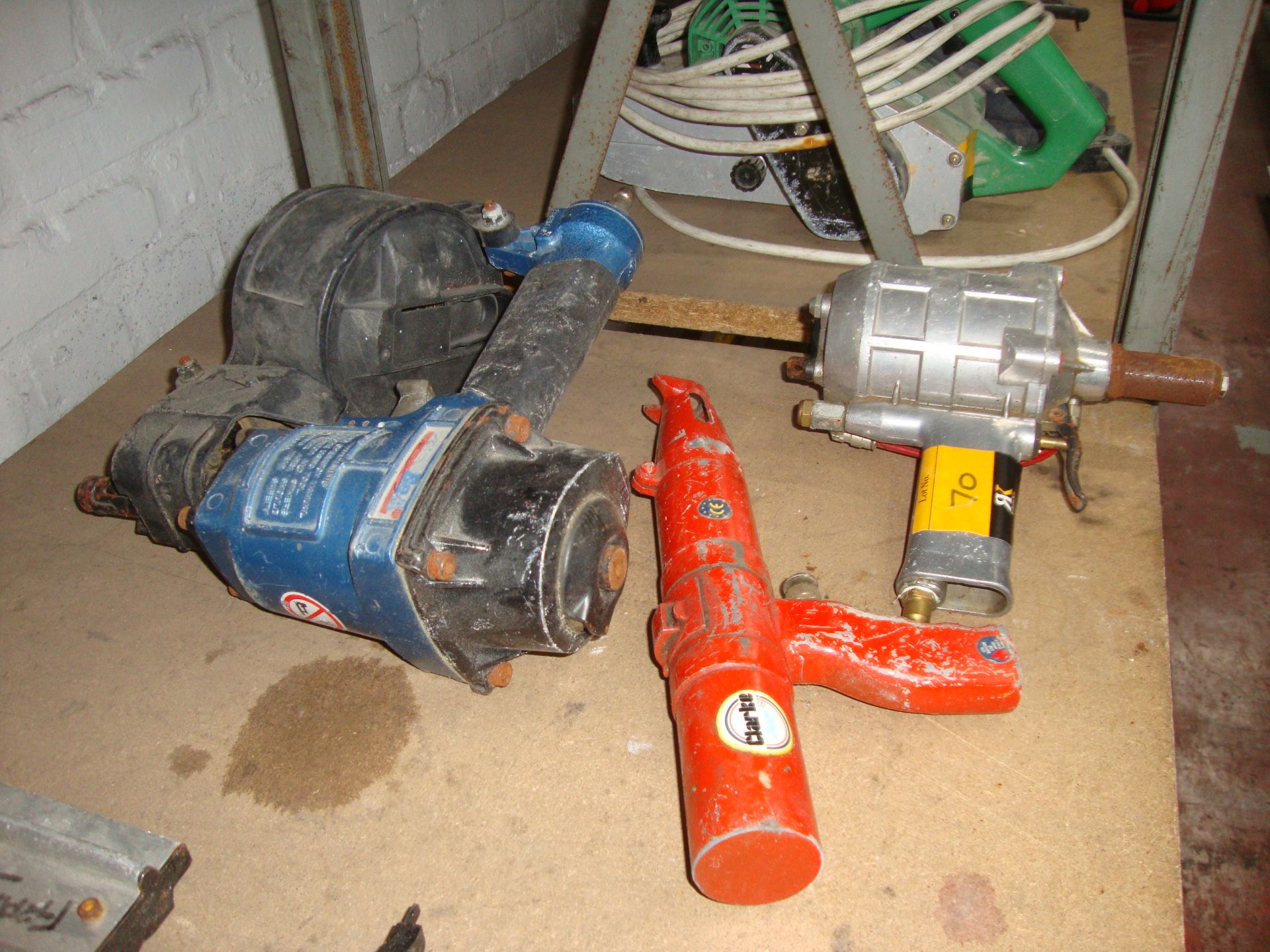 3 off assorted air operated power tools IMPORTANT: Please remember goods successfully bid upon - Image 2 of 2