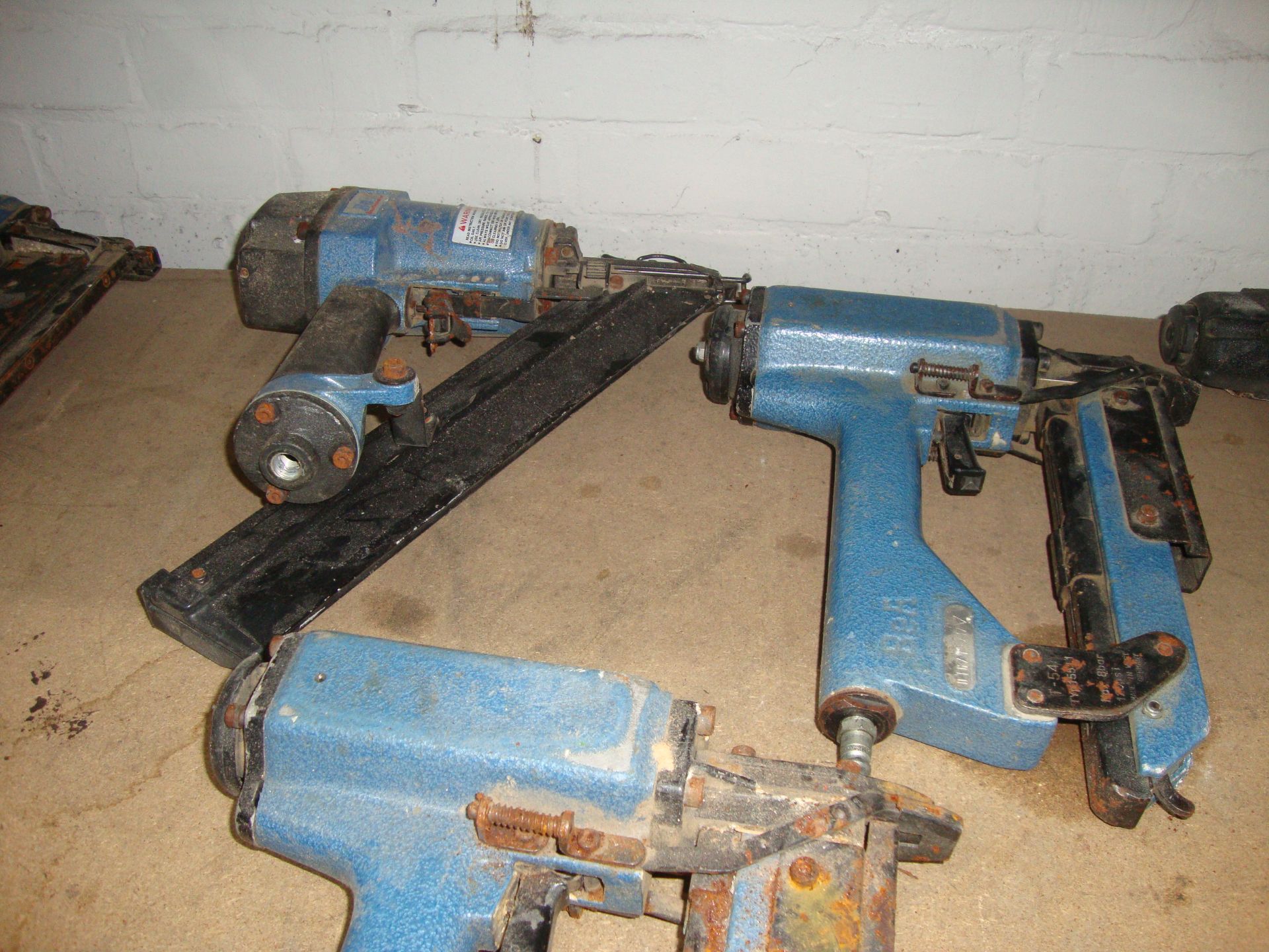 3 off assorted heavy duty air operated nailers IMPORTANT: Please remember goods successfully bid - Image 3 of 3