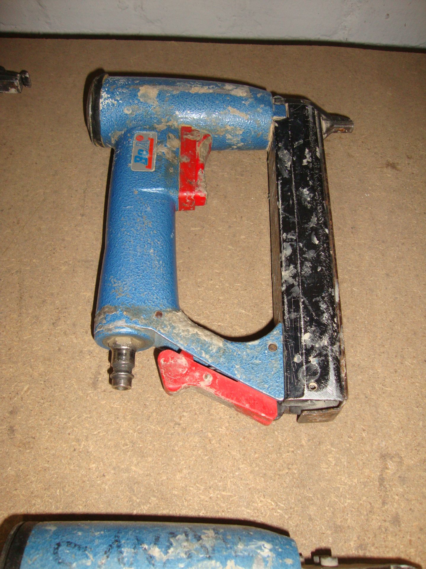 2 off BeA air nailers IMPORTANT: Please remember goods successfully bid upon must be paid for and - Image 2 of 2