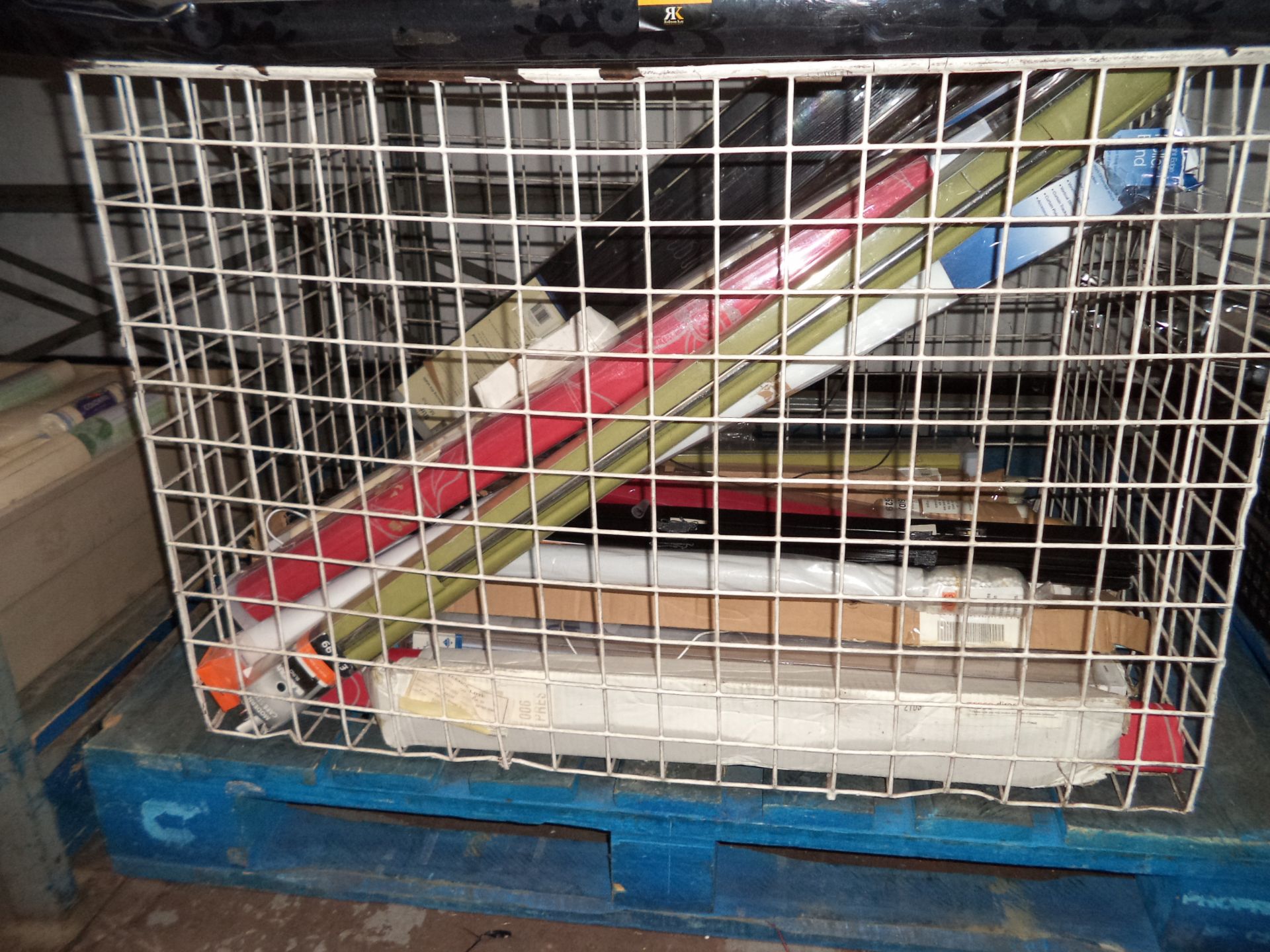 Quantity of window blinds & related items IMPORTANT: Please remember goods successfully bid upon - Image 3 of 4