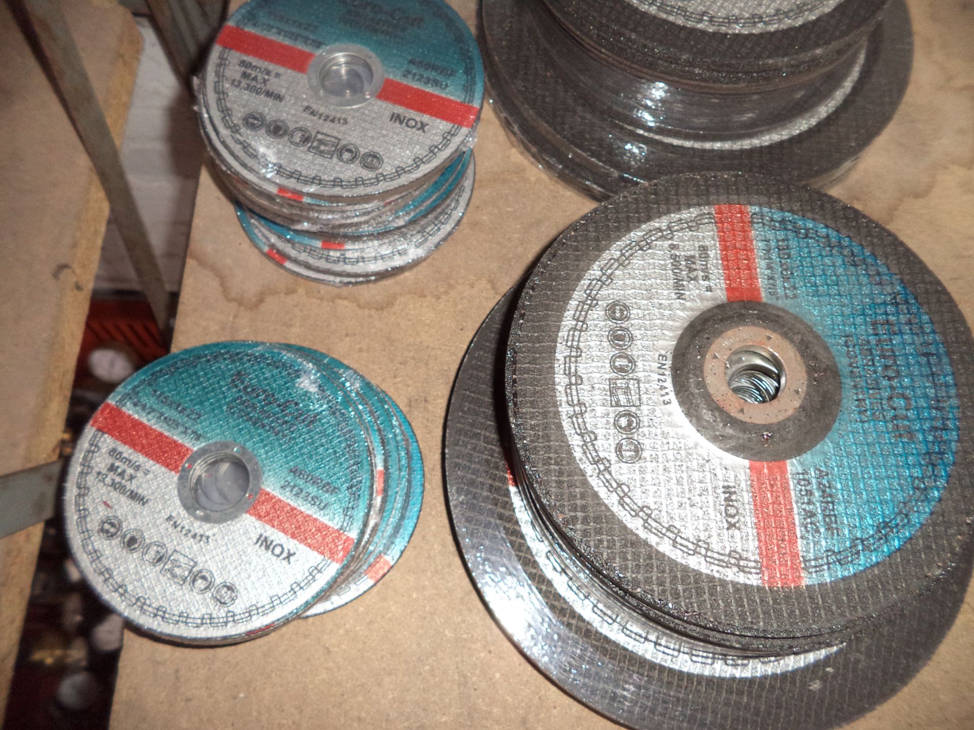 Wide variety of Euro-cut discs, in varying sizes, in 6 stacks as pictured - very approximately 170 - Image 3 of 4