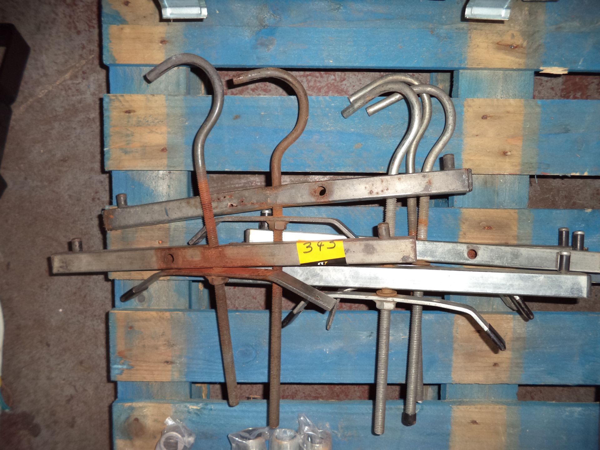 5 off ladder clamps IMPORTANT: Please remember goods successfully bid upon must be paid for and - Image 2 of 2