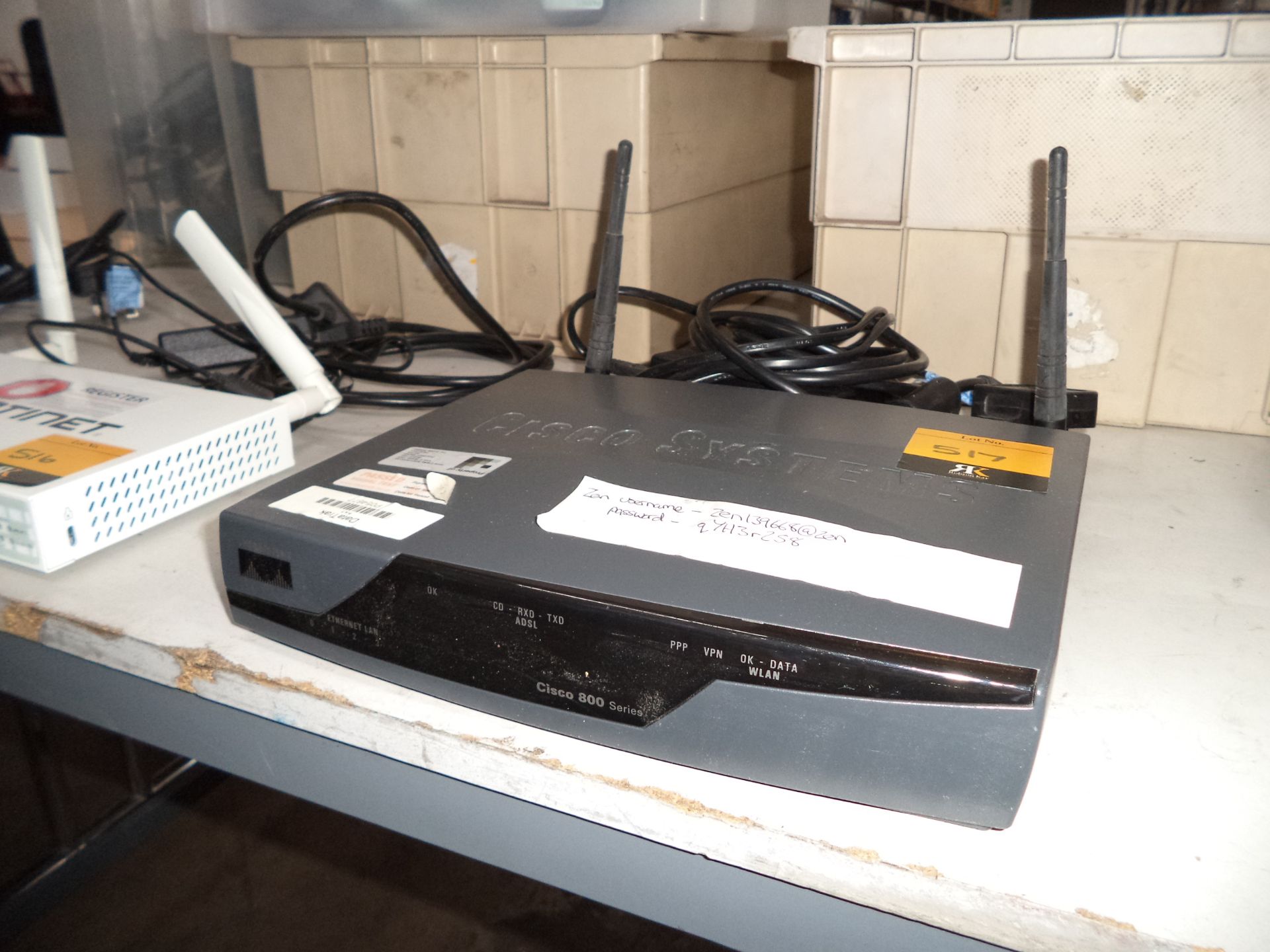 Cisco model 870 twin aerial wireless router/switch IMPORTANT: Please remember goods successfully bid - Image 2 of 3