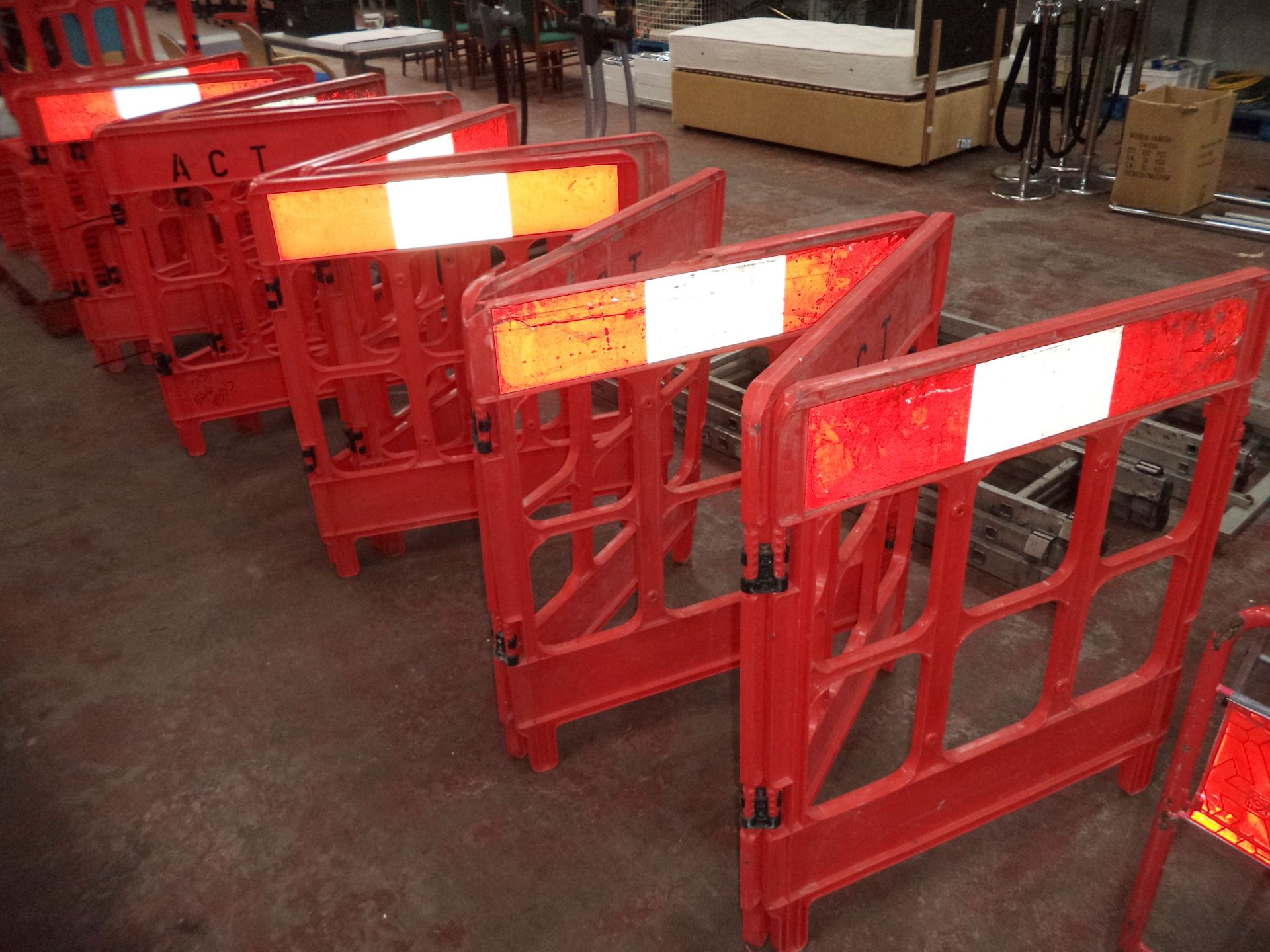 Quantity of barriers comprising 16 panels each circa 830mm x 1000mm IMPORTANT: Please remember goods - Image 2 of 4