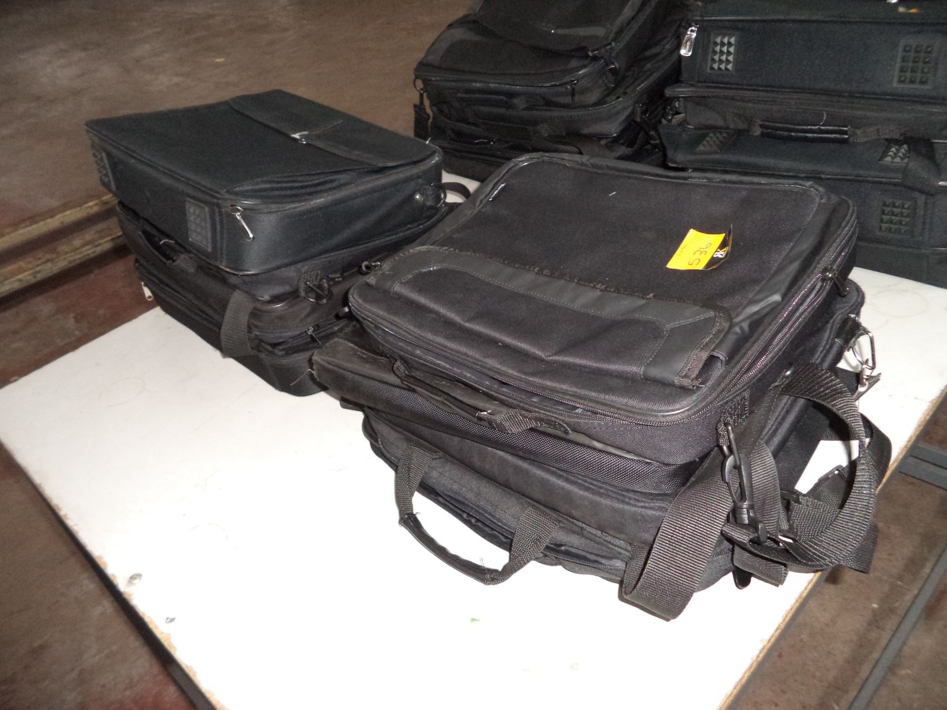 10 off assorted laptop bags/cases IMPORTANT: Please remember goods successfully bid upon must be - Image 2 of 3