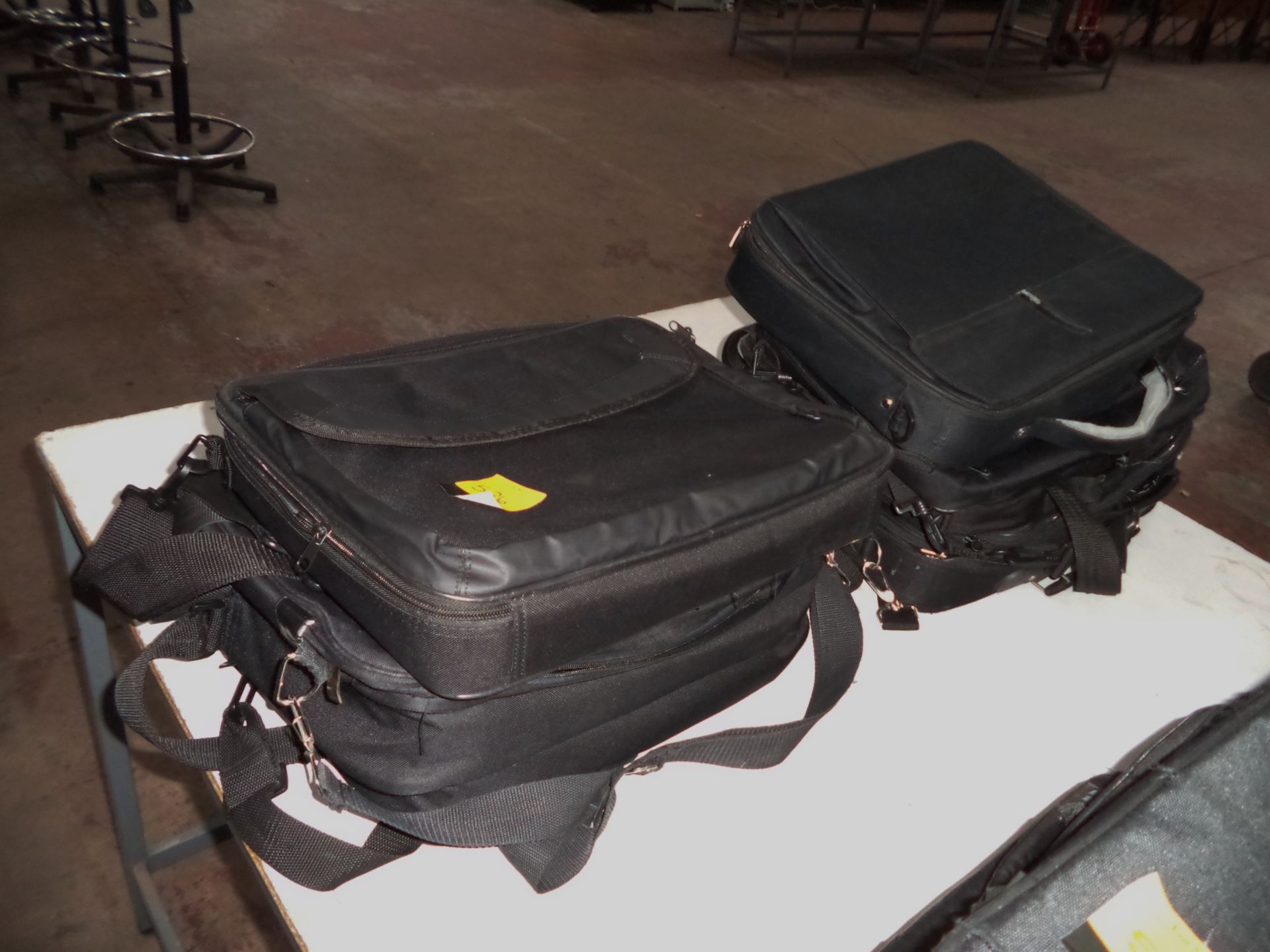 10 off assorted laptop bags/cases IMPORTANT: Please remember goods successfully bid upon must be - Image 3 of 3