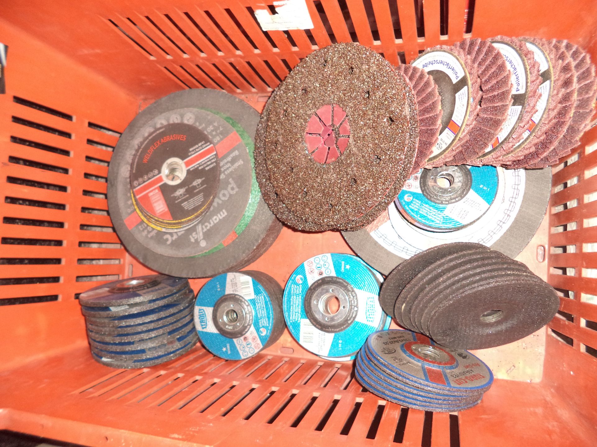 The contents of a crate of assorted cutting & abrasive discs IMPORTANT: Please remember goods - Image 2 of 2