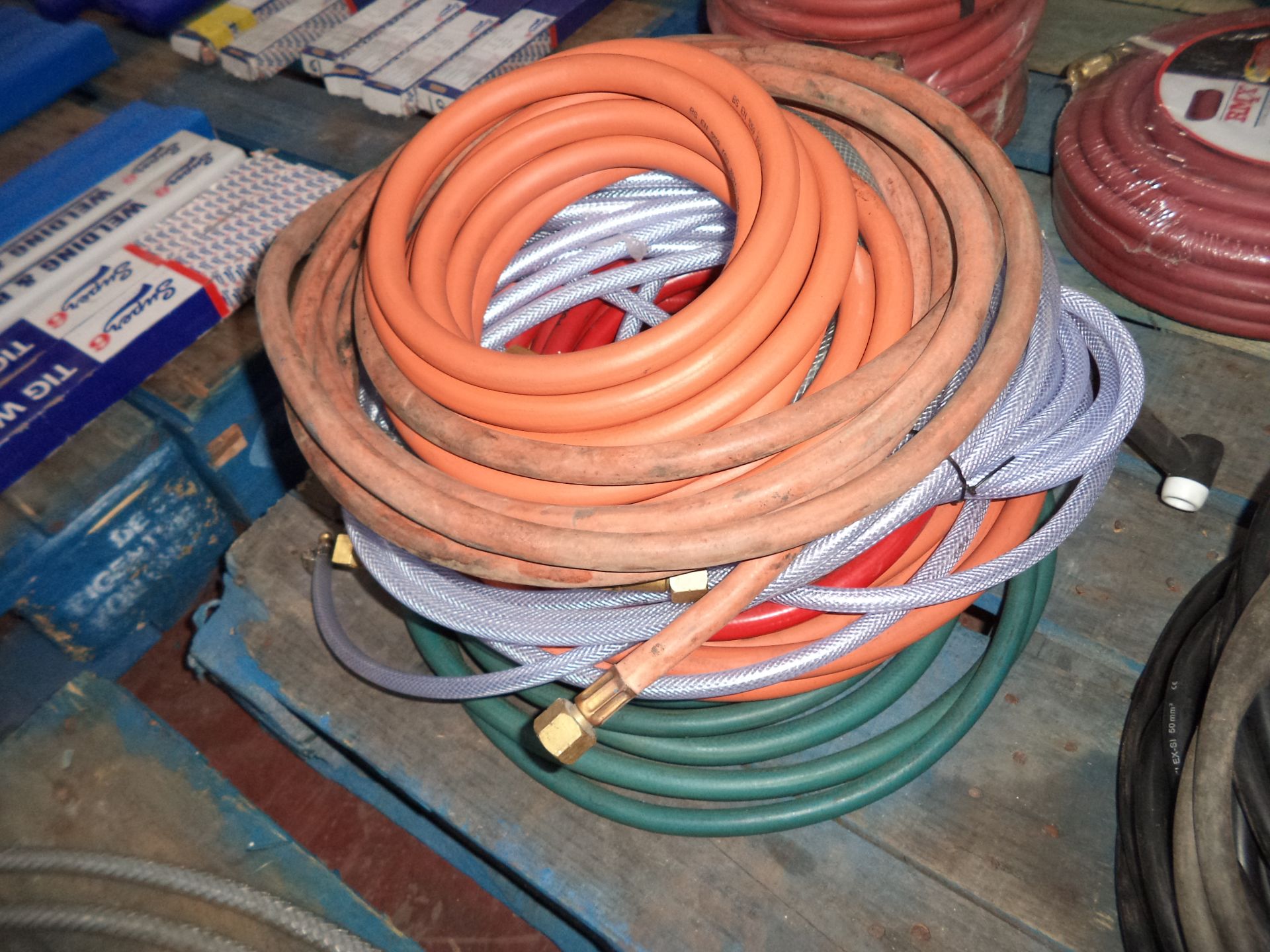 Row of assorted welding hose & related items IMPORTANT: Please remember goods successfully bid - Image 3 of 3