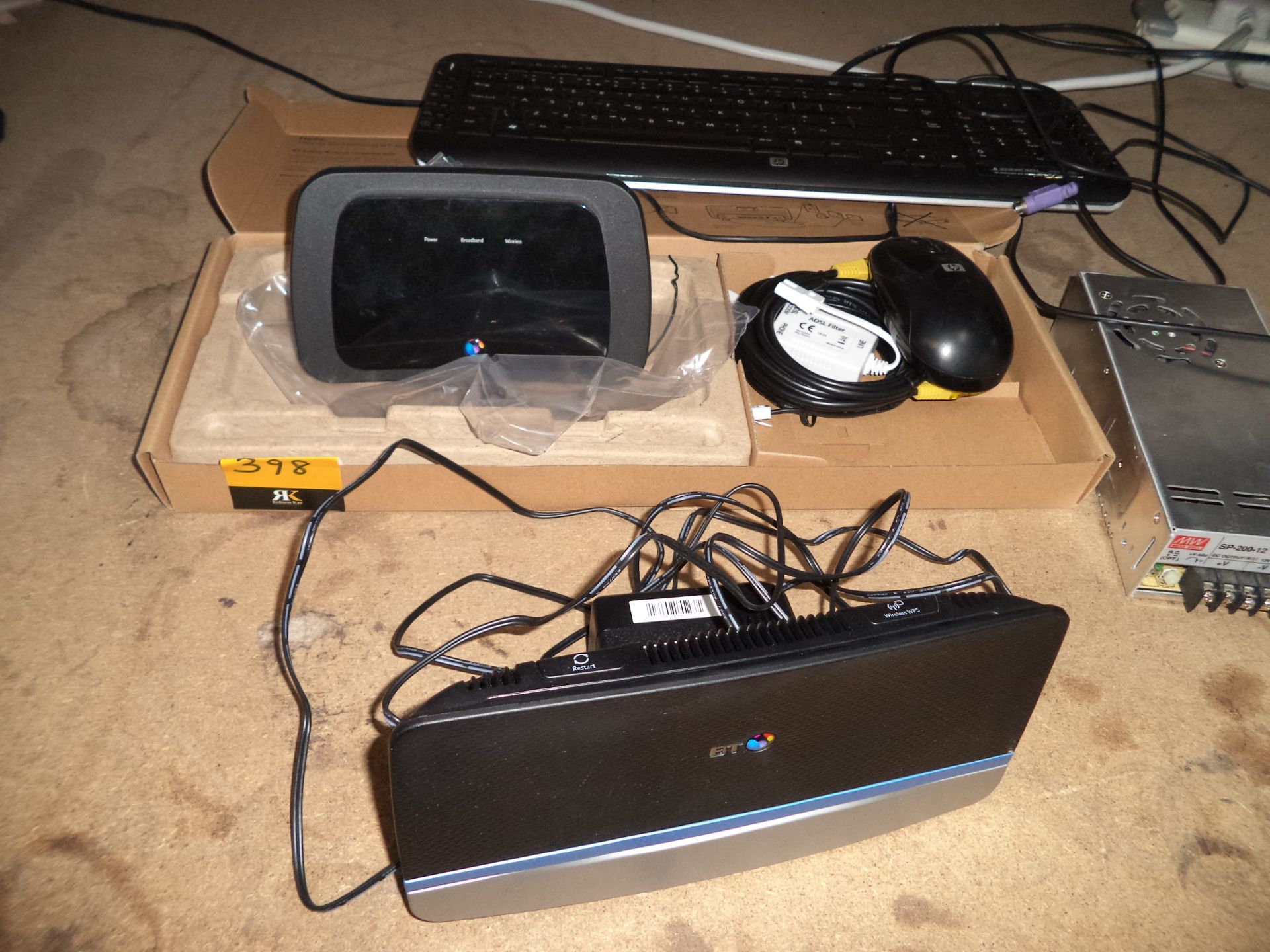 Assorted networking items comprising wireless equipment, keyboard, mouse, power supply, etc - Image 2 of 3