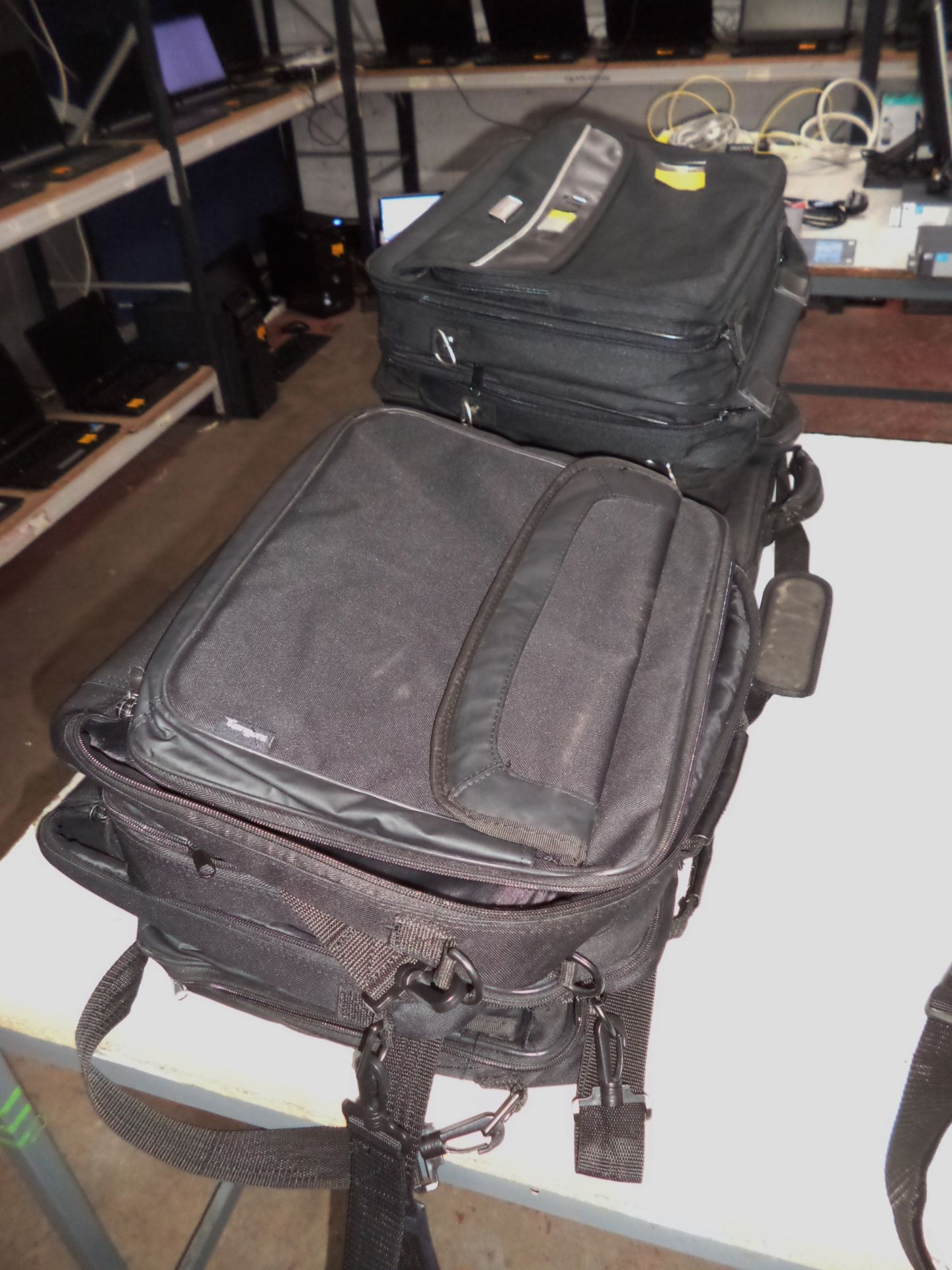 10 off assorted laptop bags/cases IMPORTANT: Please remember goods successfully bid upon must be - Image 3 of 3