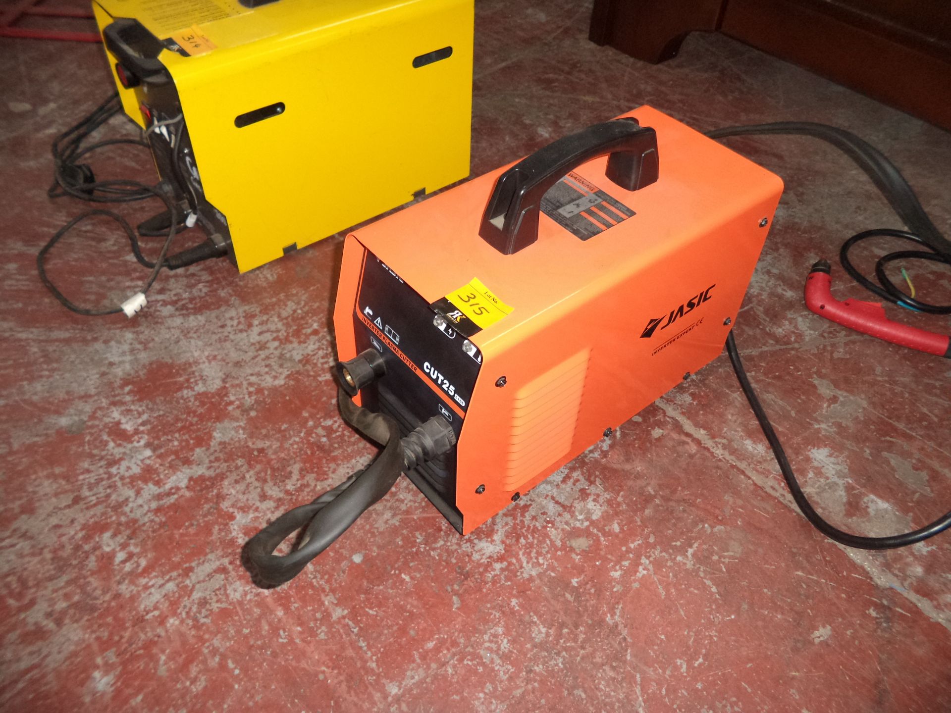 Jasic cut 25L106 plasma cutter IMPORTANT: Please remember goods successfully bid upon must be paid - Image 3 of 3