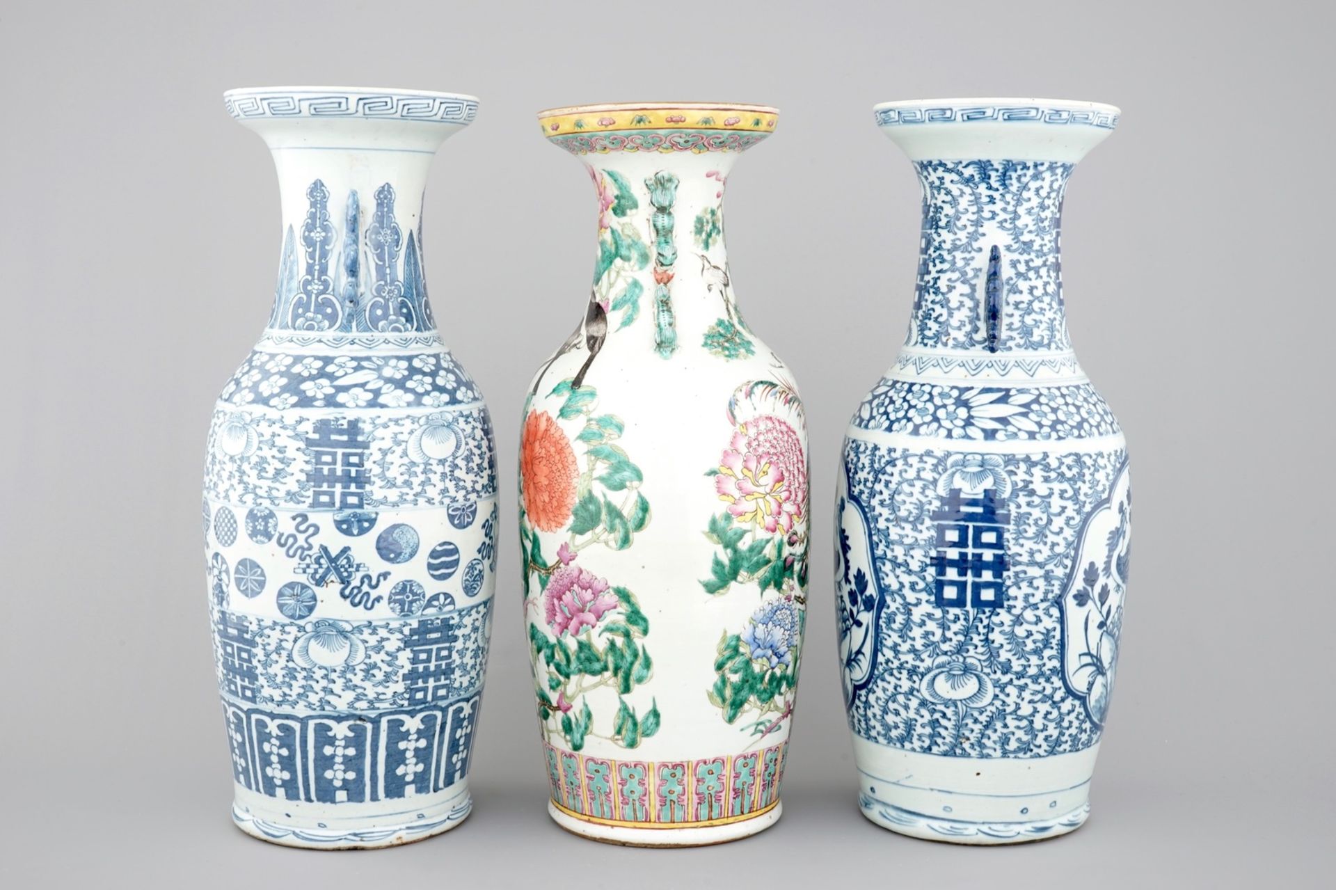 3 tall Chinese famille rose and blue & white vases, 19th C. - H: 61,5 cm (the [...] - Image 2 of 7